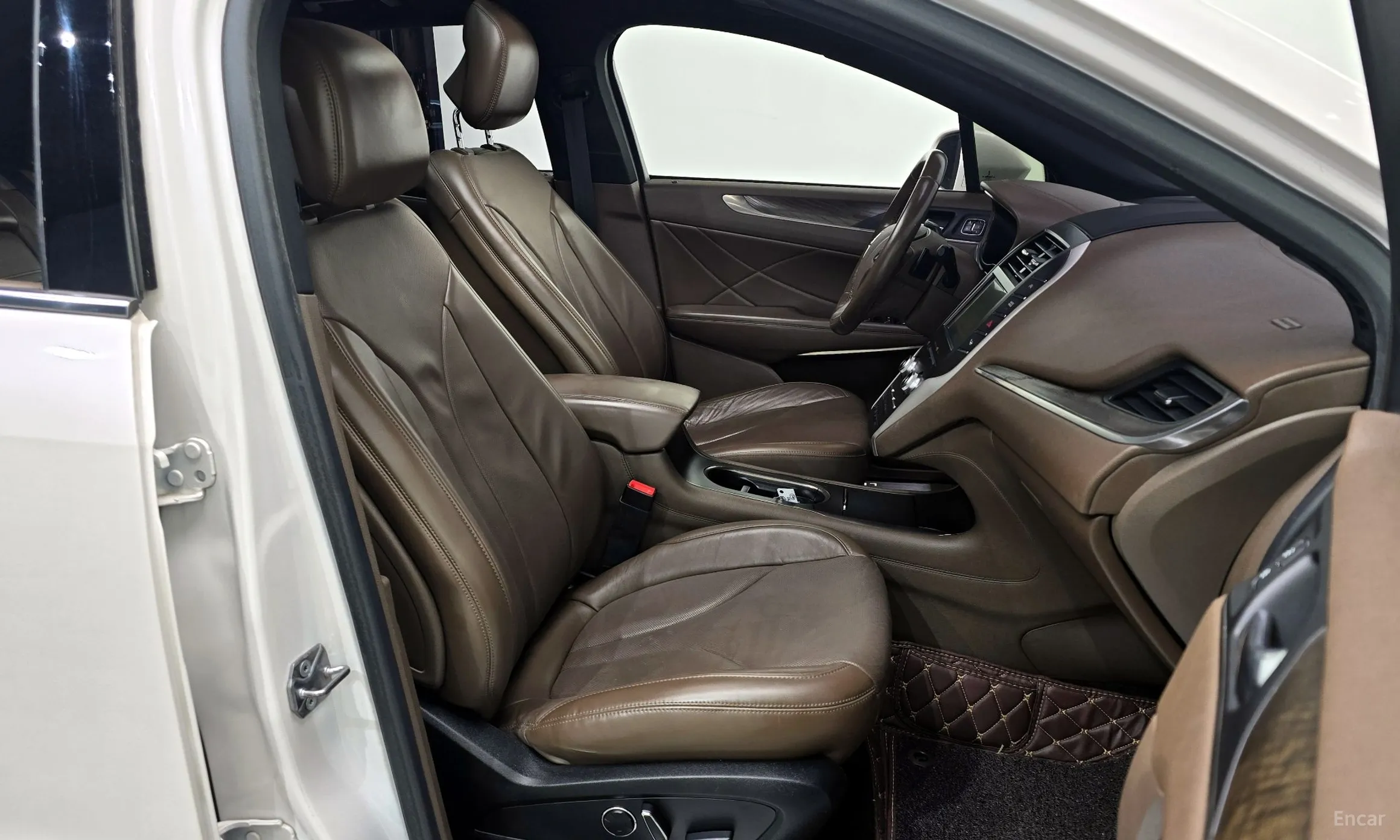 Lincoln MKC превью 12