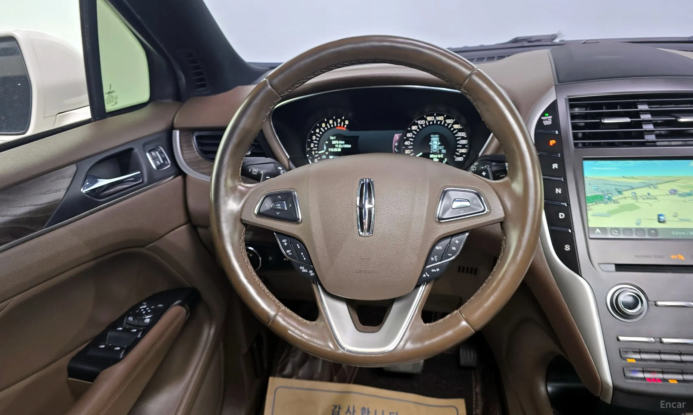 Lincoln MKC превью 14