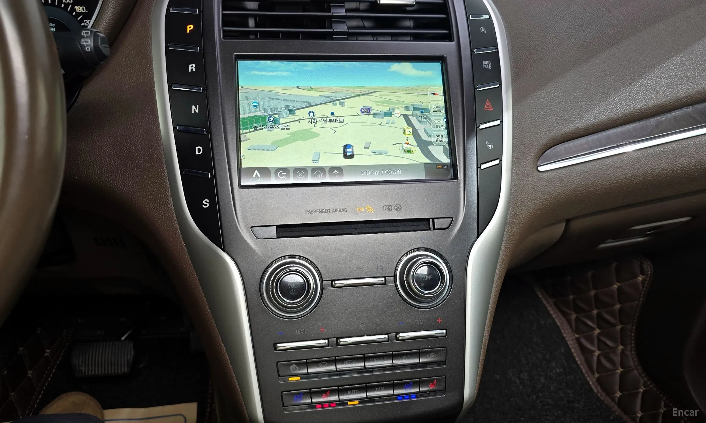 Lincoln MKC превью 15
