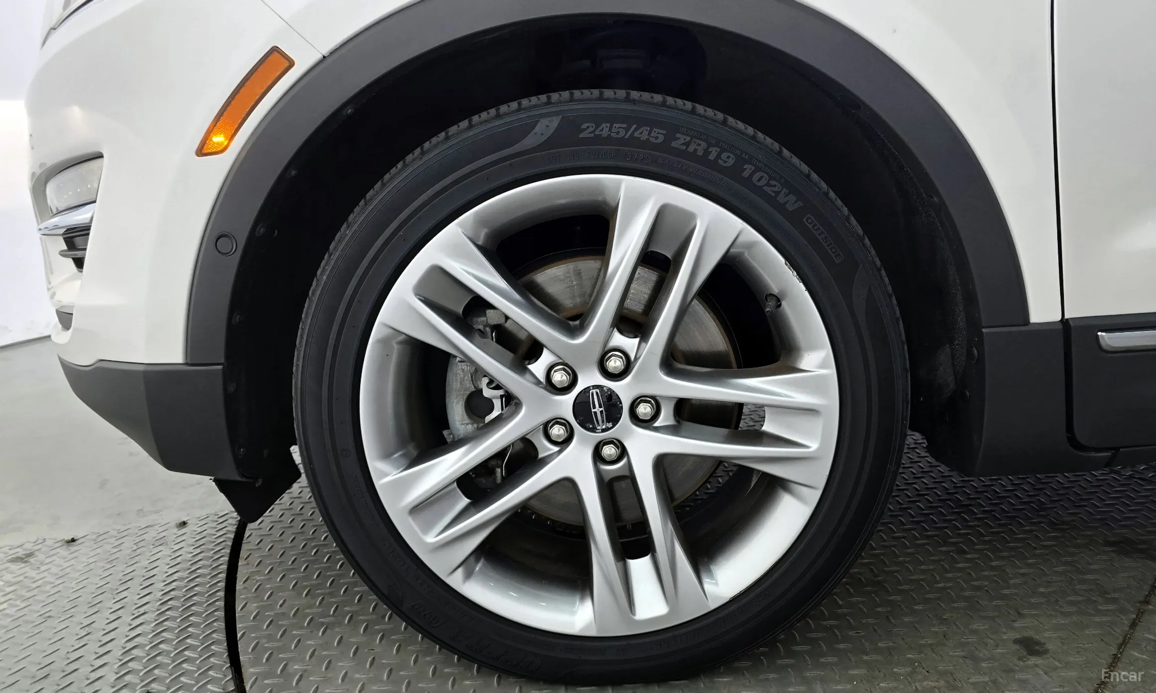 Lincoln MKC превью 5