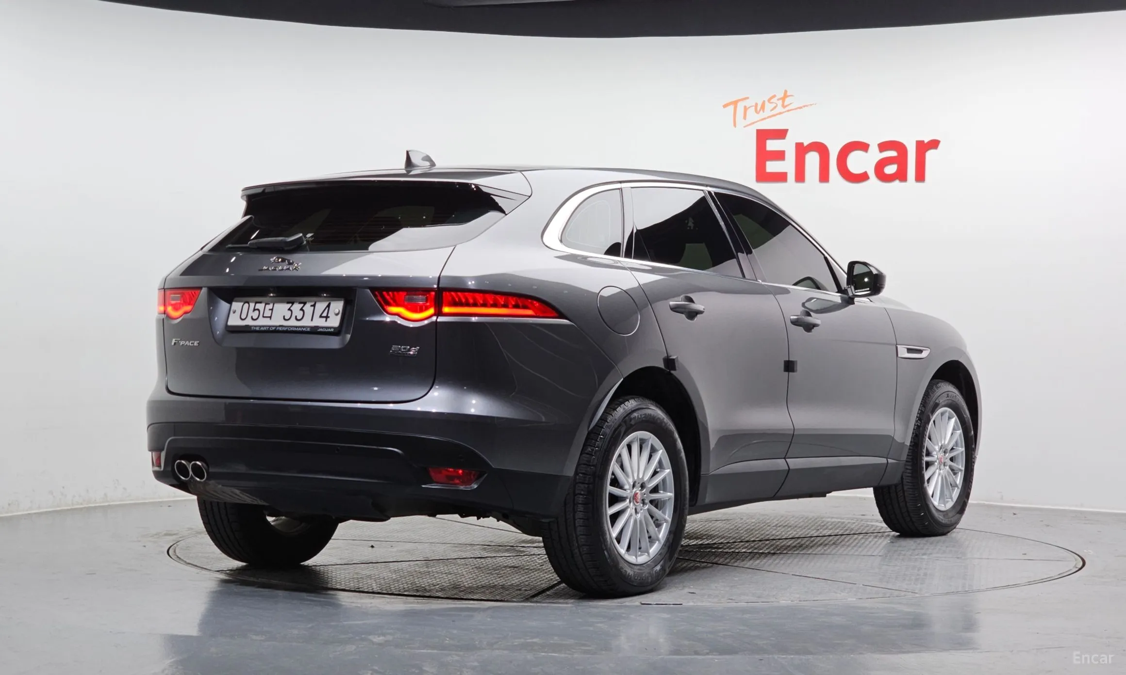 Jaguar F-PACE превью 2
