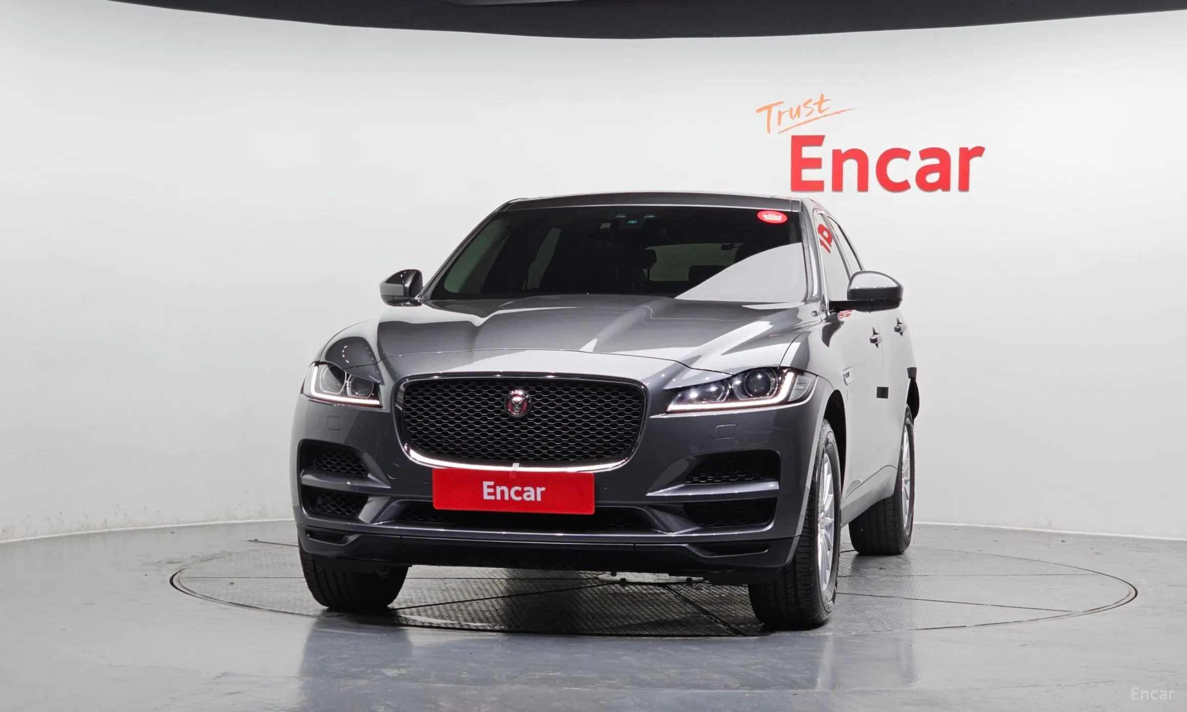 Jaguar F-PACE превью 3