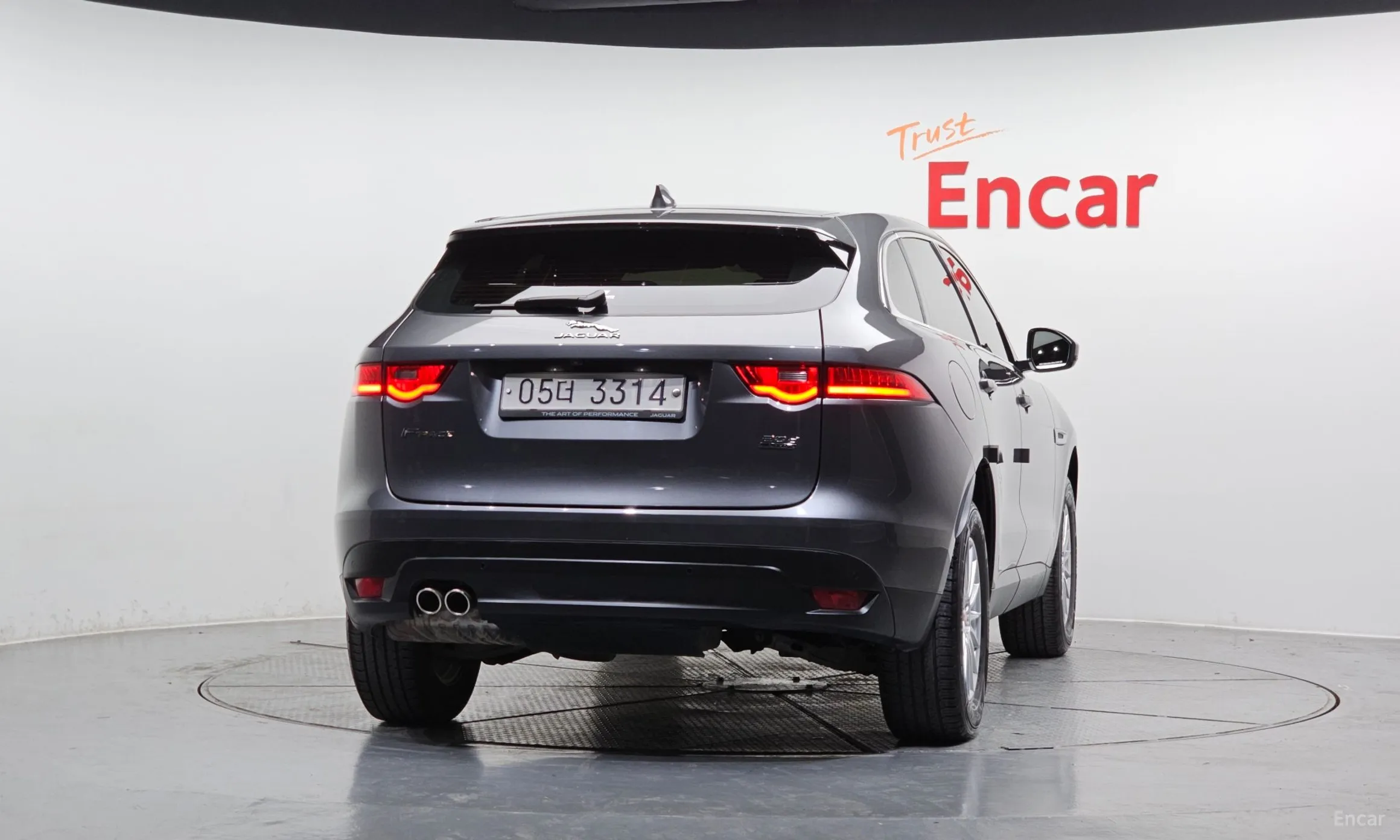 Jaguar F-PACE превью 4