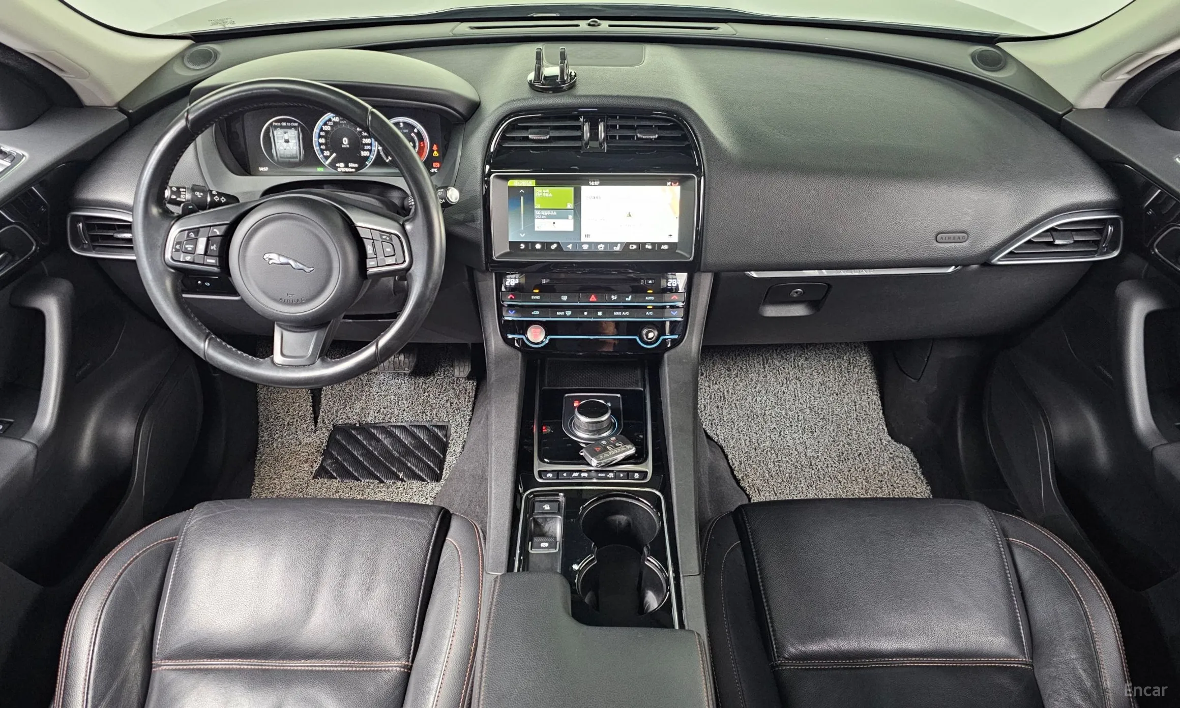 Jaguar F-PACE превью 7