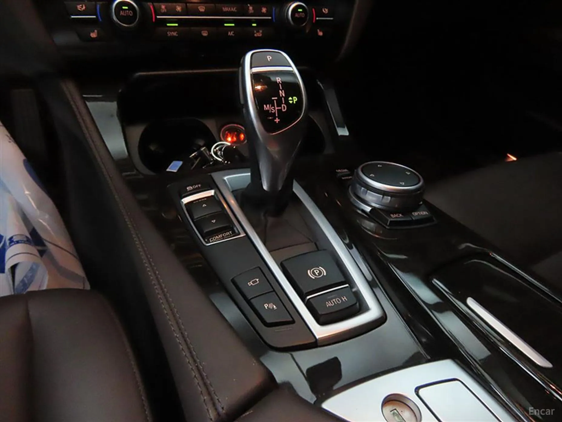 BMW 5 Series (F10) превью 9