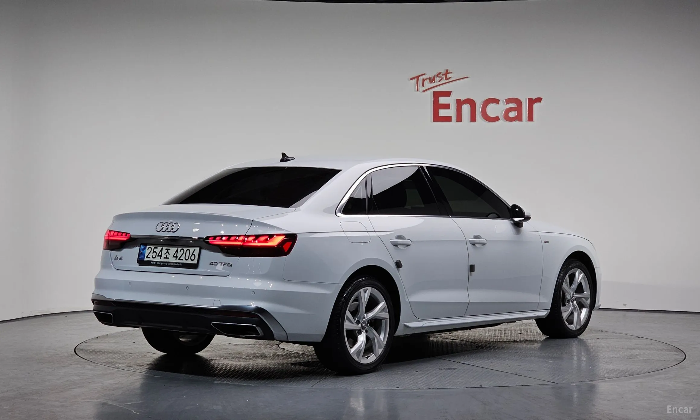 Audi A4 (B9)