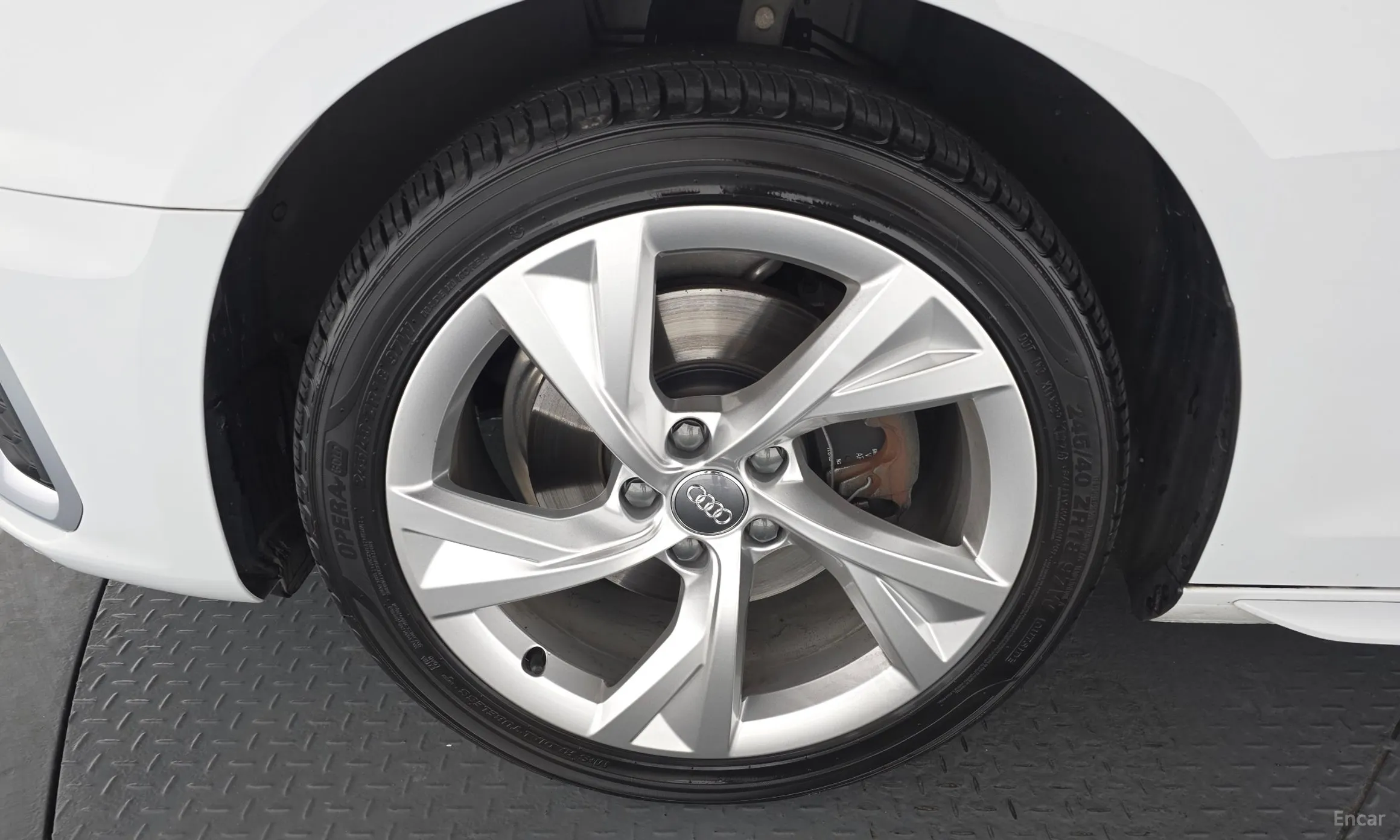 Audi A4 (B9) превью 5
