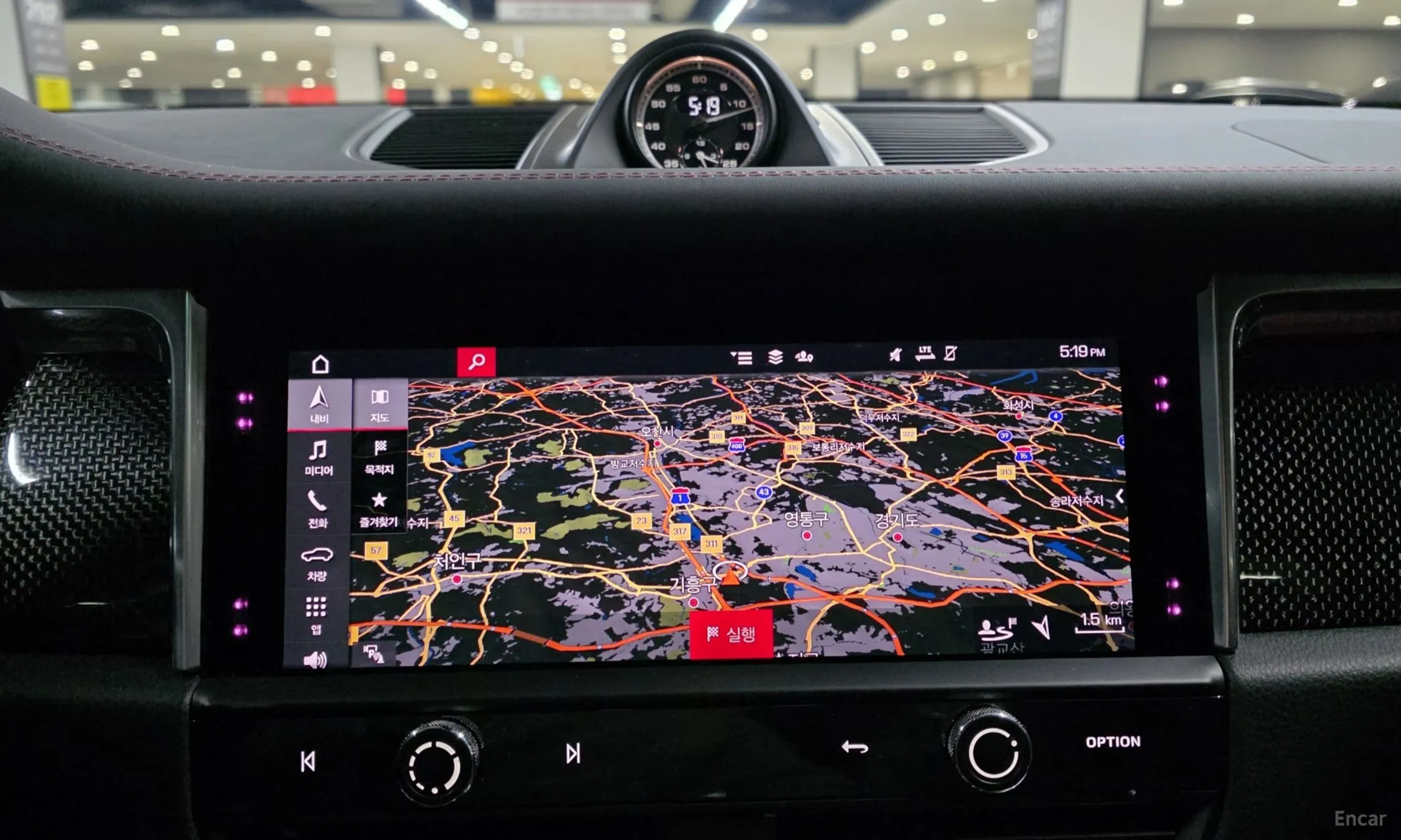 Porsche Macan превью 17