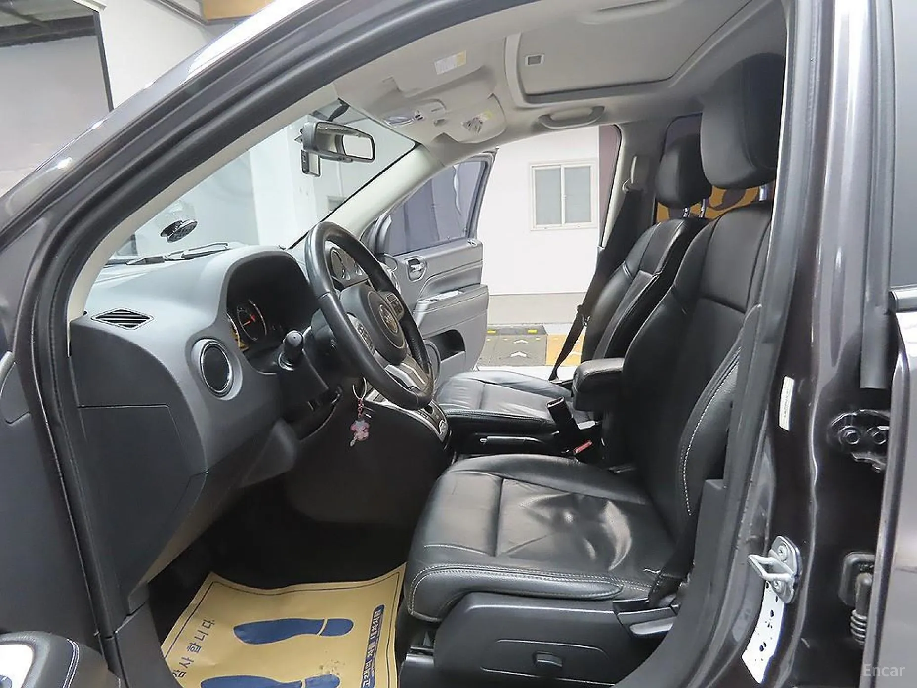 Jeep Compass превью 12