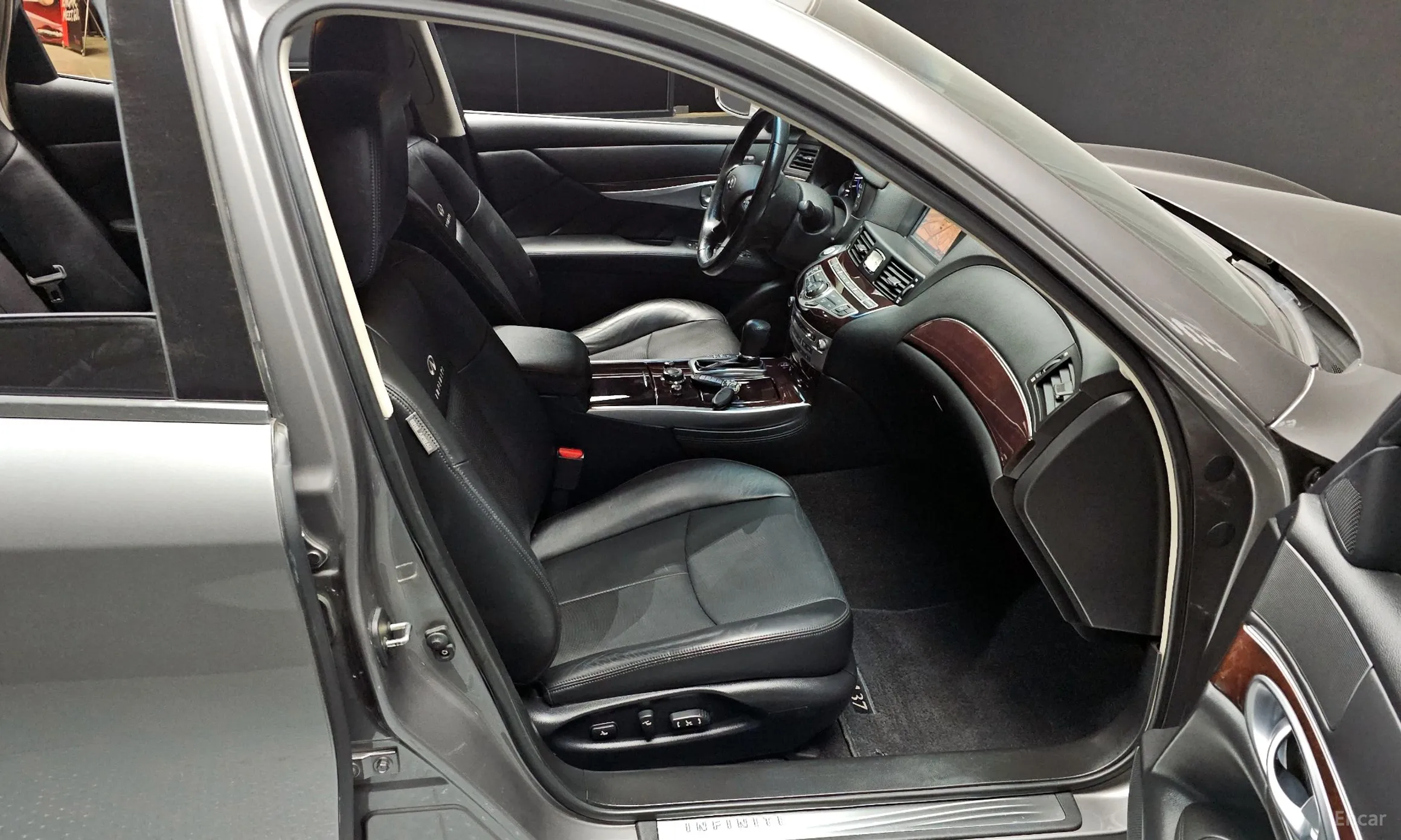 Infiniti M37 превью 12