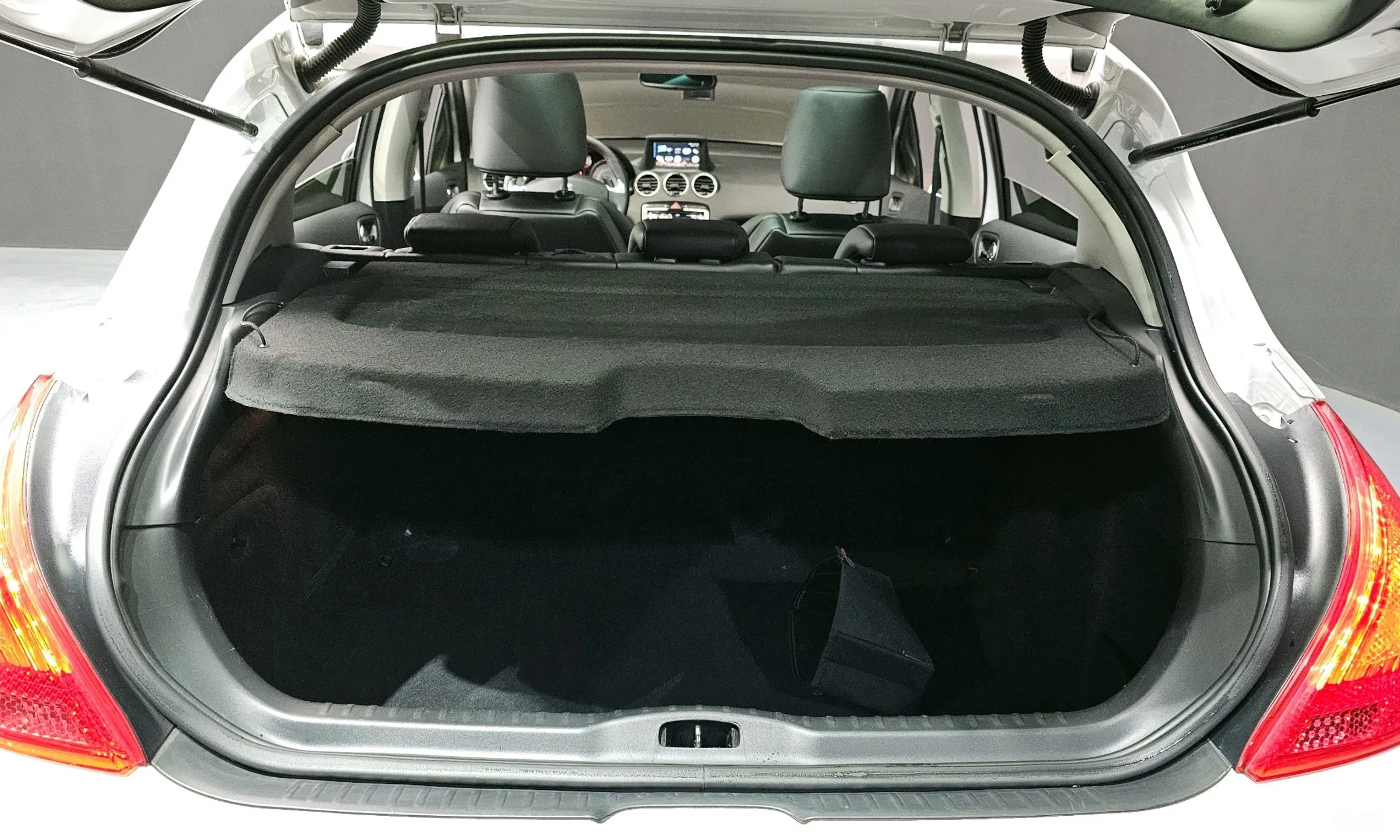 Peugeot 308 превью 20
