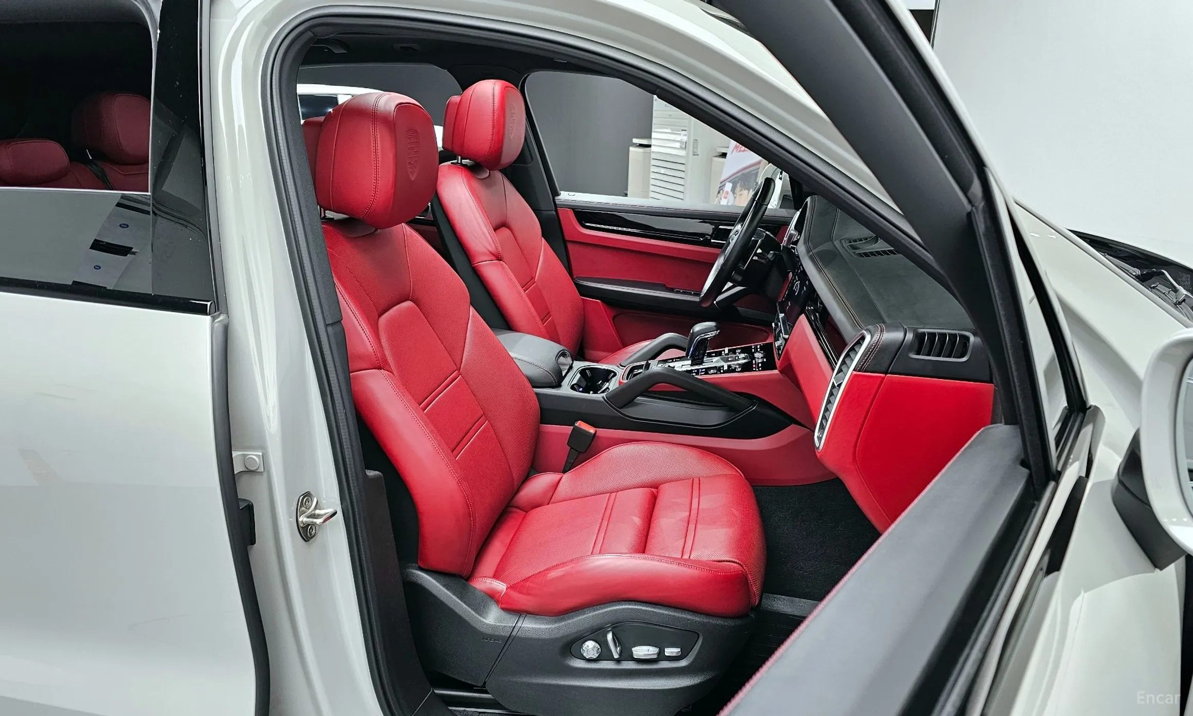 Porsche Cayenne (PO536) превью 12