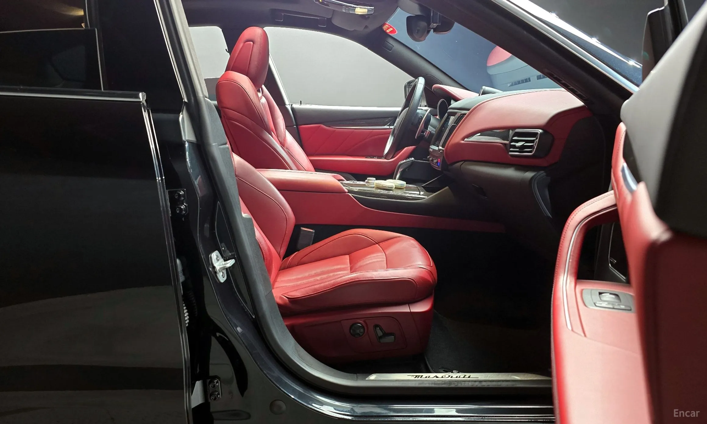 Maserati Levante превью 10