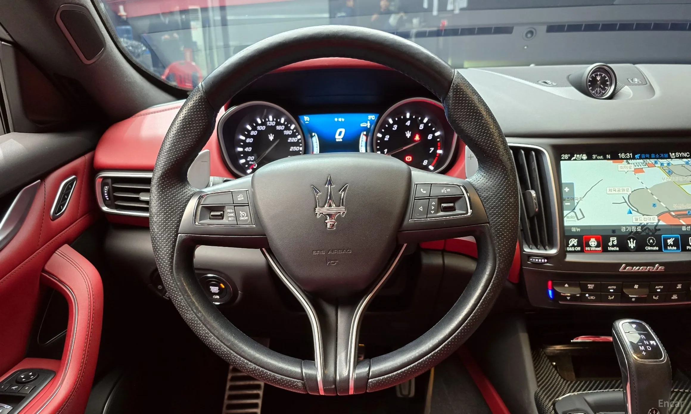 Maserati Levante превью 14