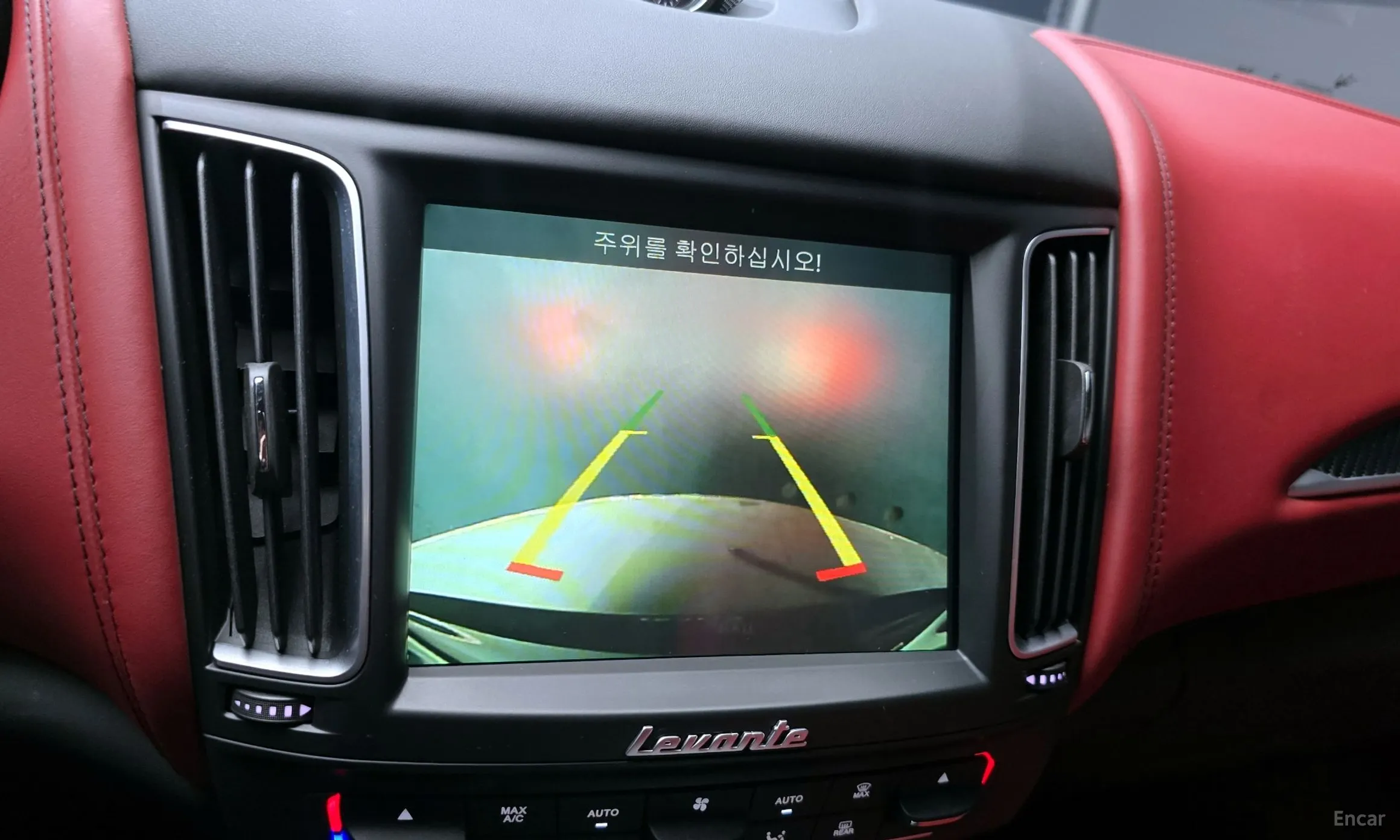 Maserati Levante превью 15