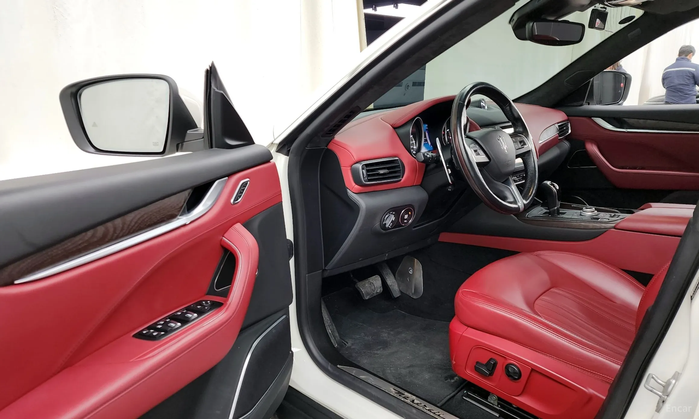 Maserati Levante превью 10