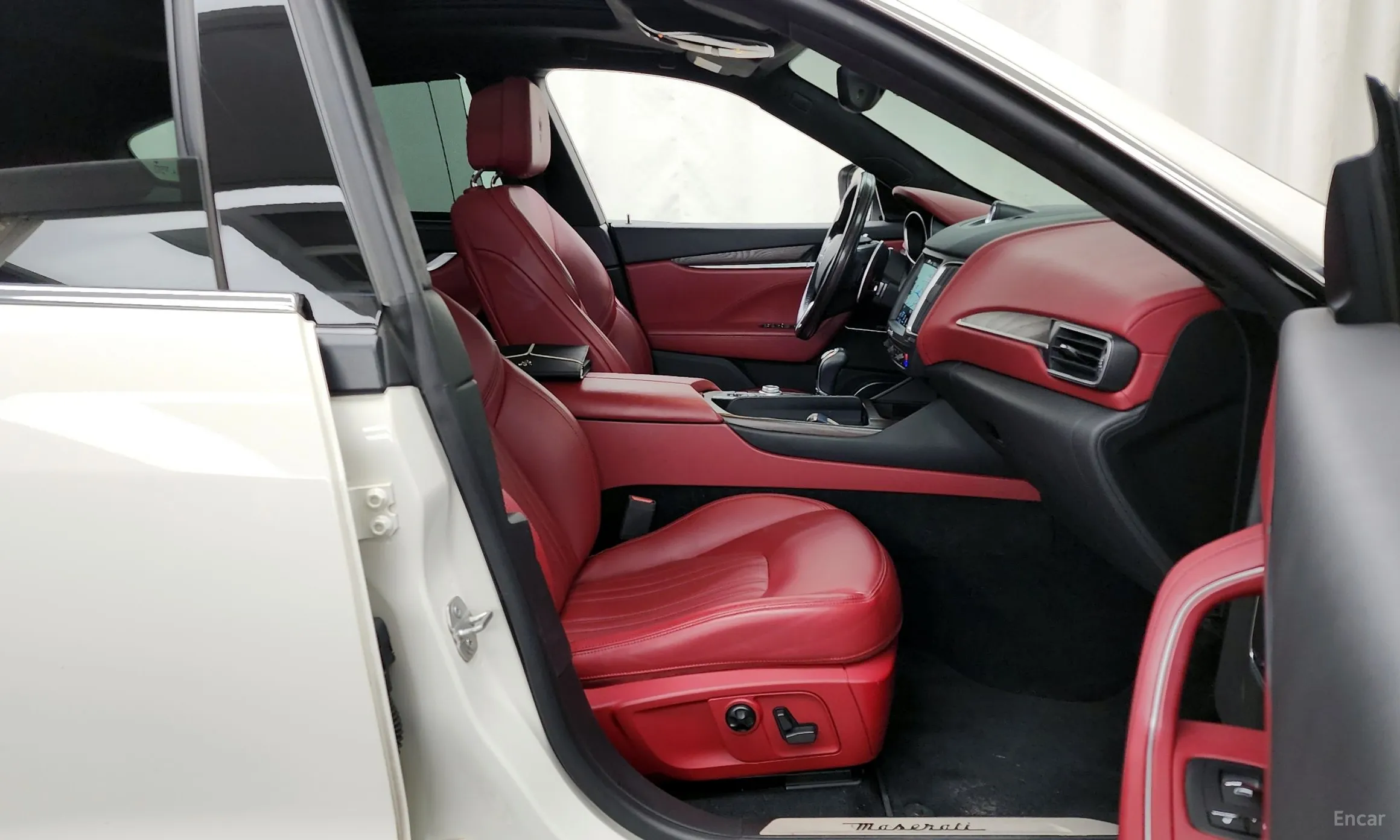 Maserati Levante превью 11