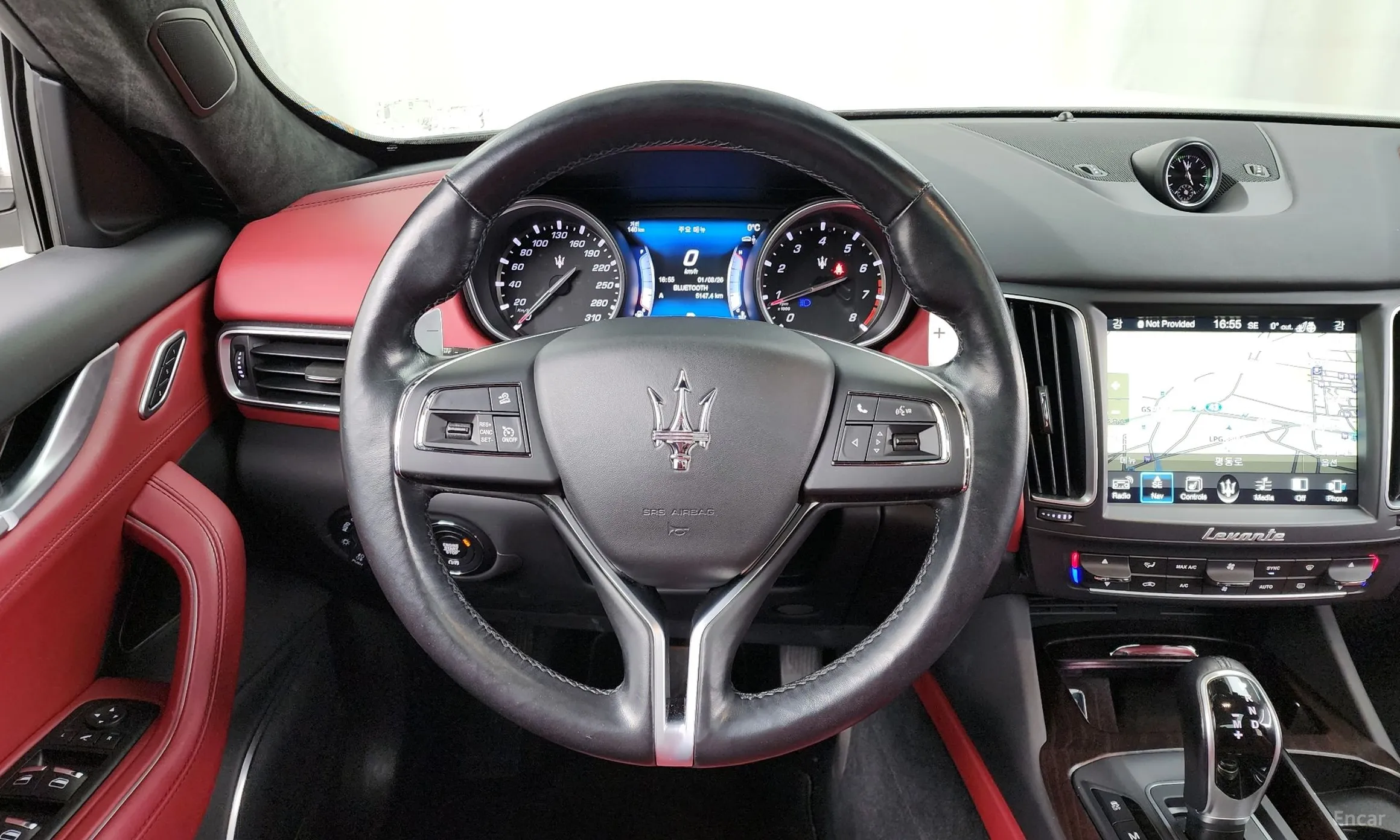 Maserati Levante превью 13