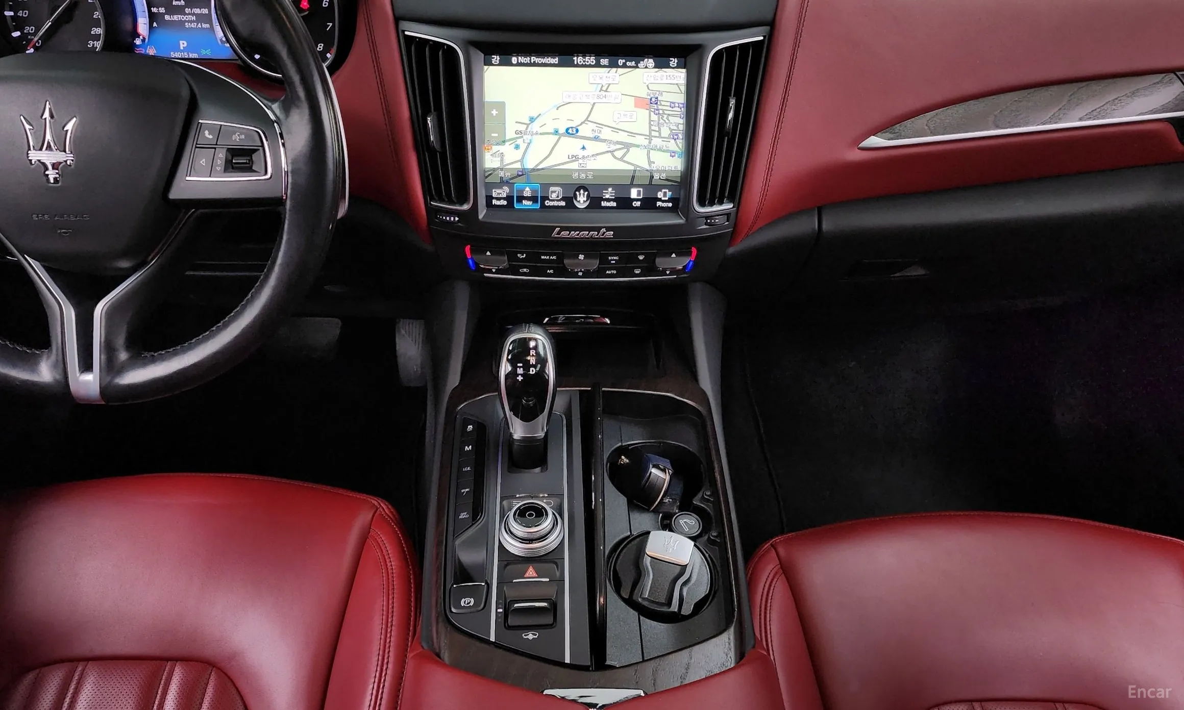 Maserati Levante превью 14