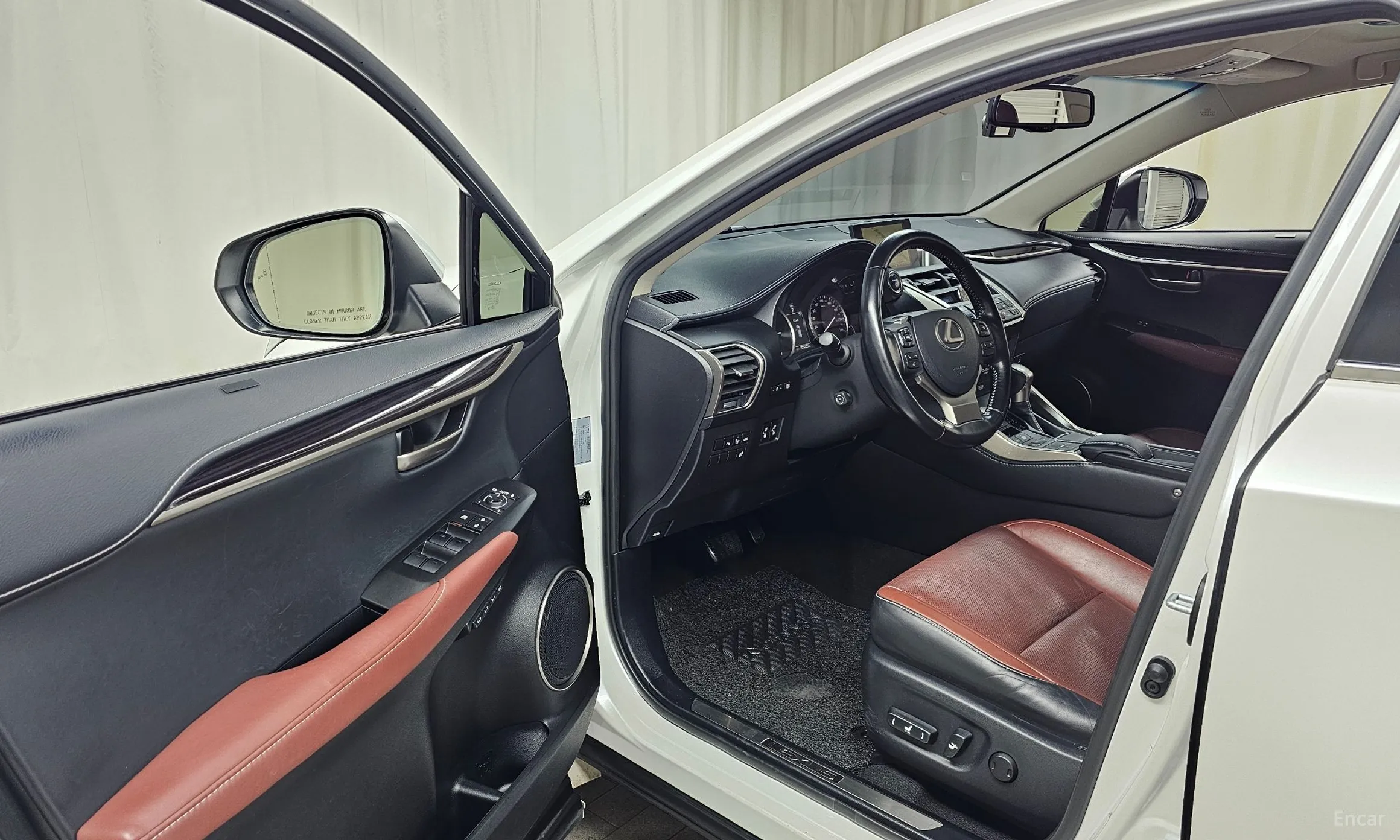 Lexus NX300h превью 10