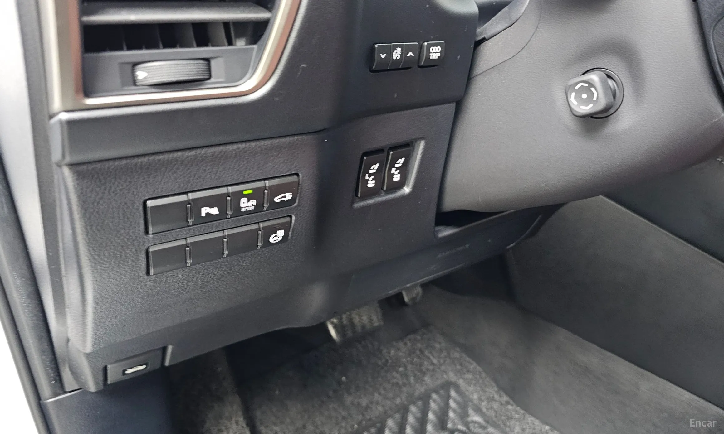 Lexus NX300h превью 14