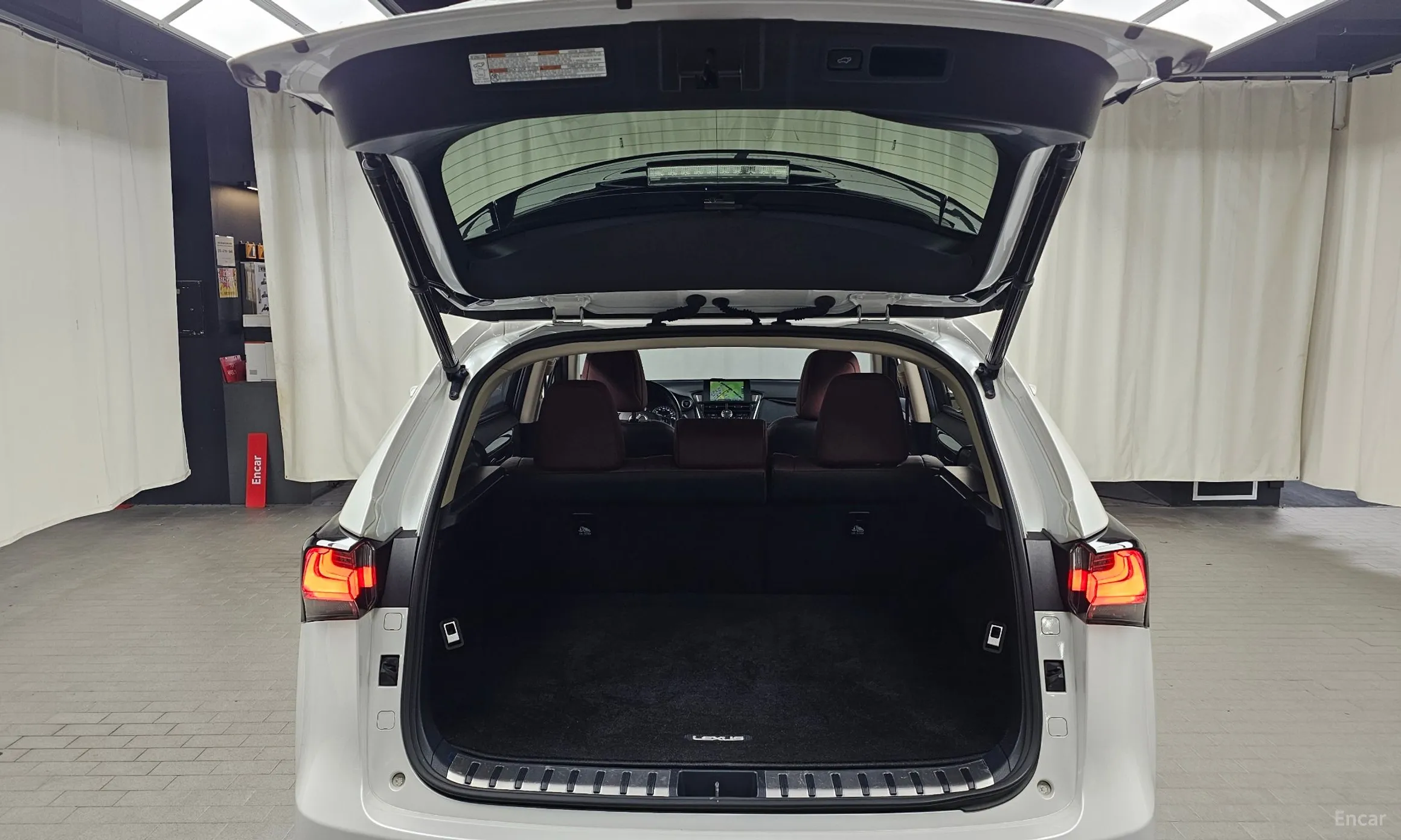 Lexus NX300h превью 20