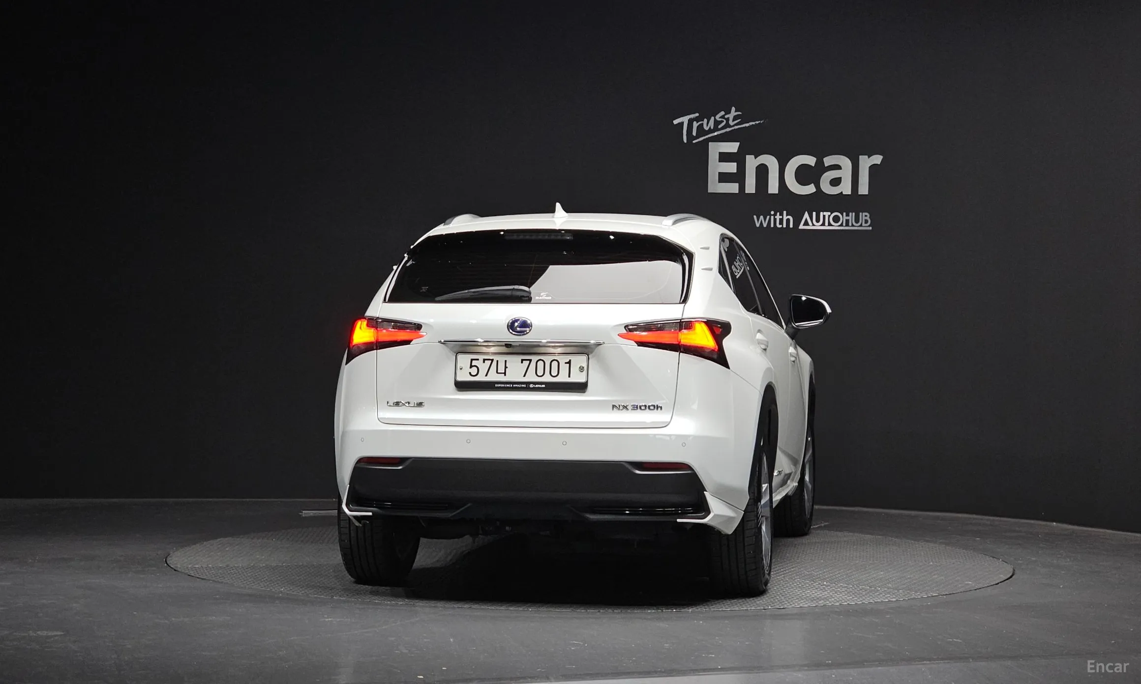 Lexus NX300h превью 4