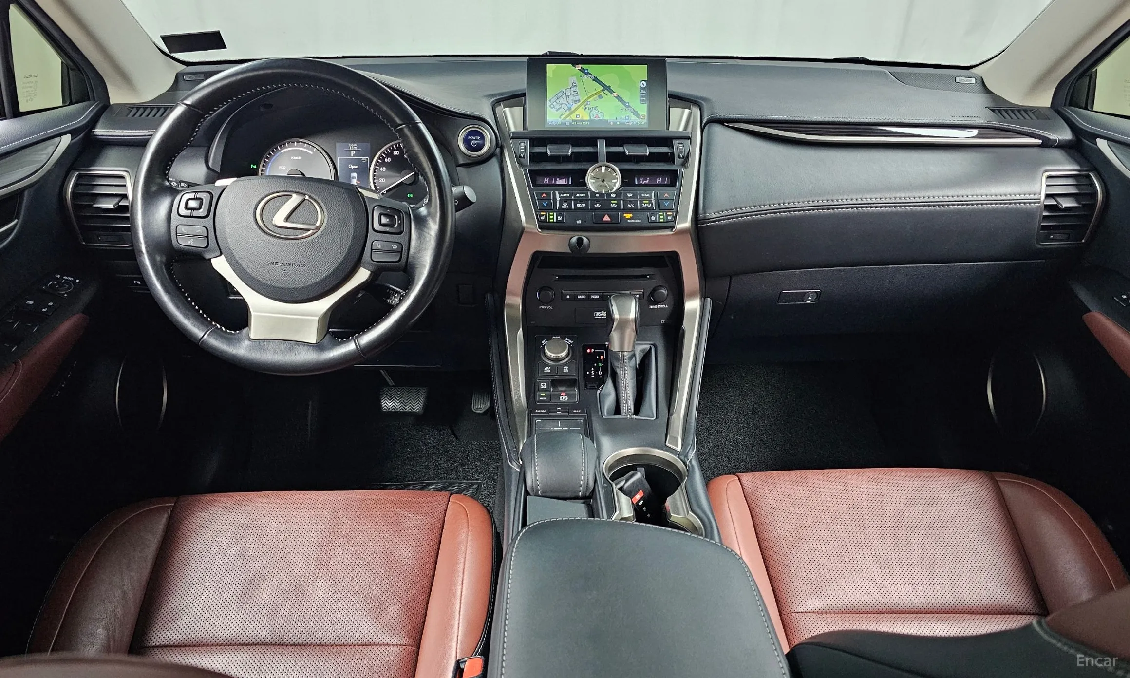 Lexus NX300h превью 7