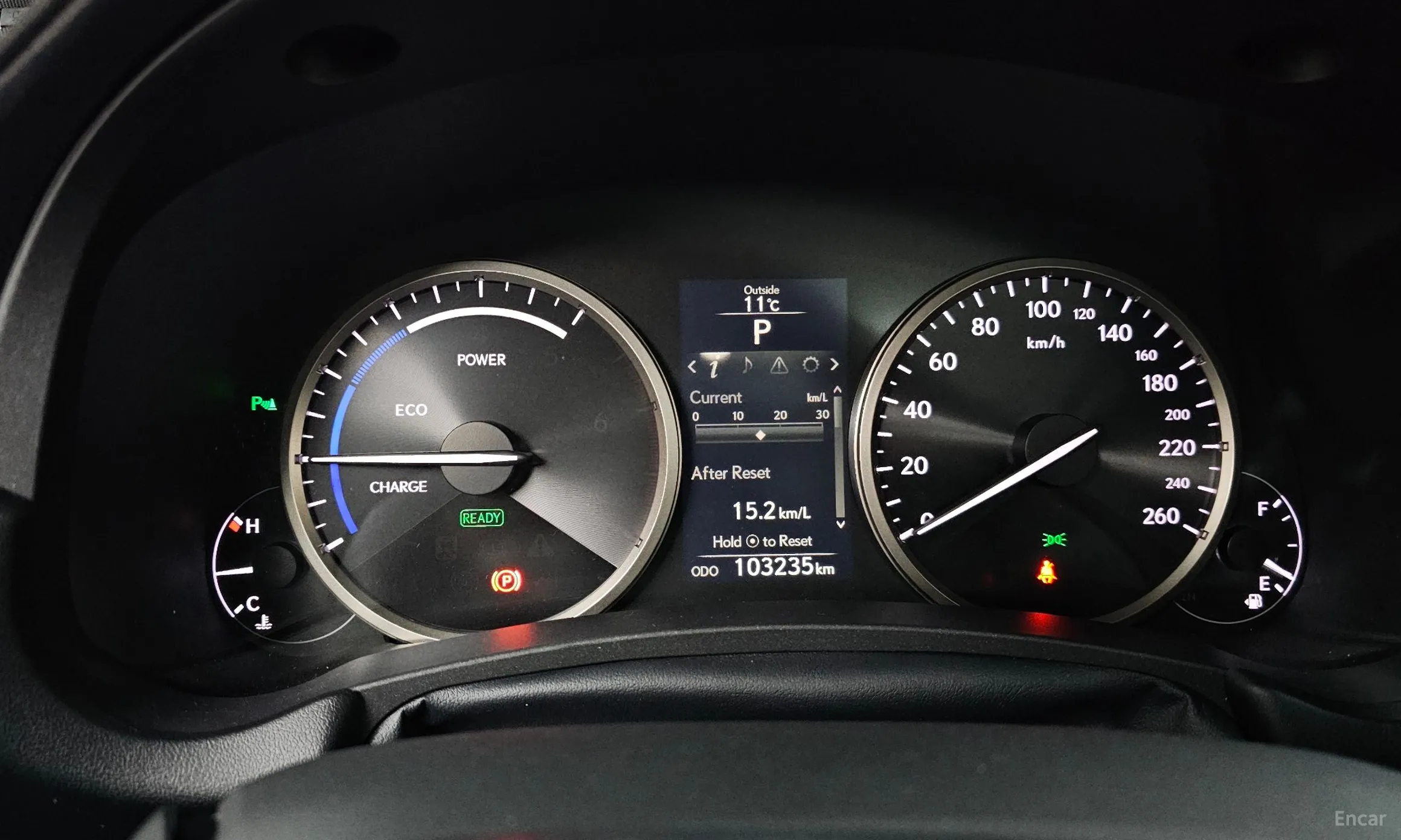 Lexus NX300h превью 8
