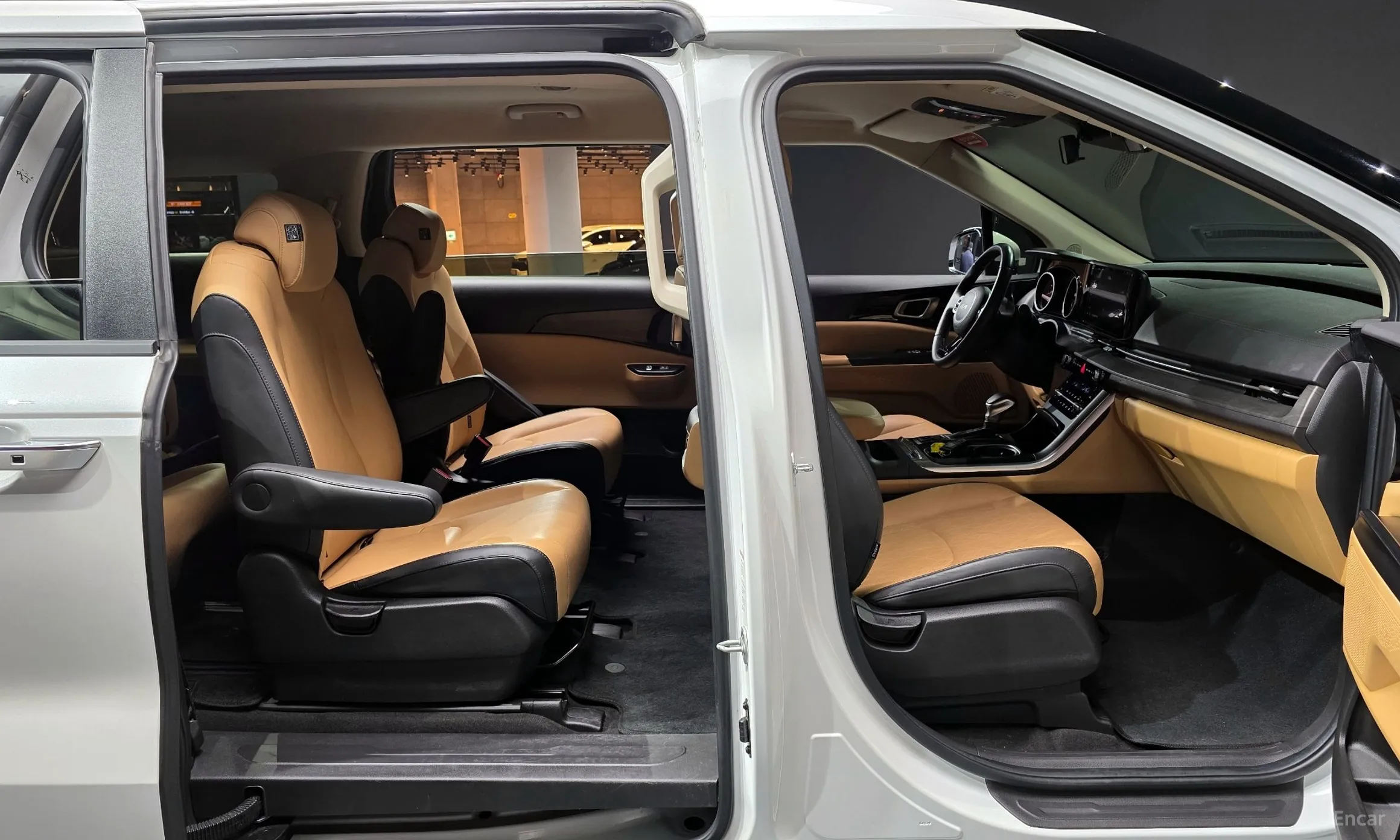 Kia Carnival Gen 4 превью 10
