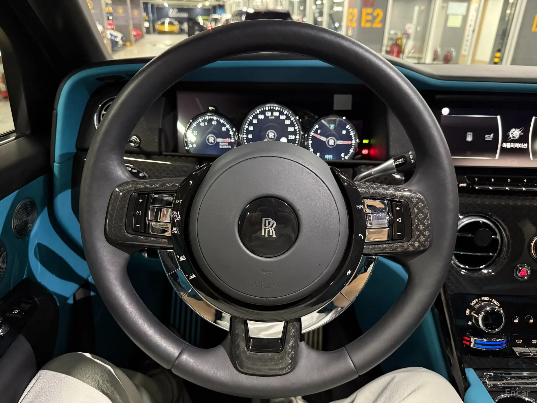 Rolls-Royce Cullinan превью 18