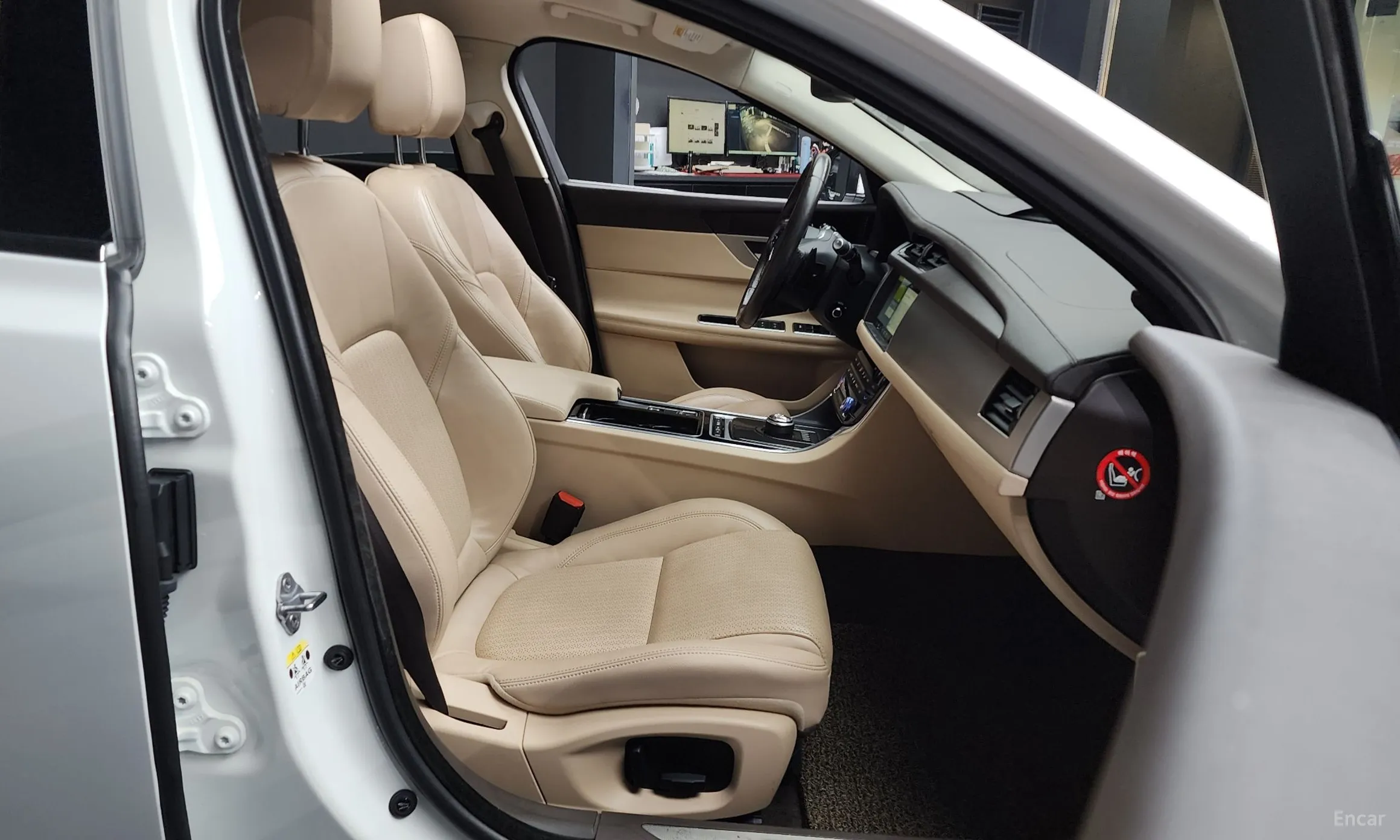Jaguar XF (x260) превью 10