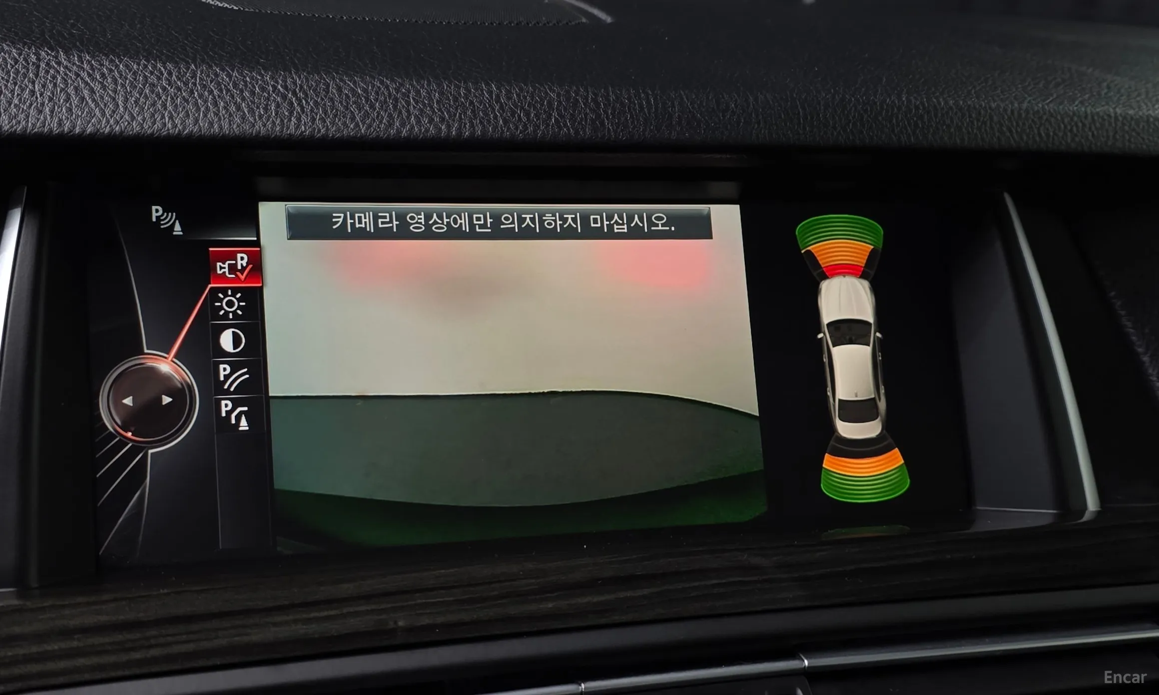 BMW 5 Series (F10) превью 13