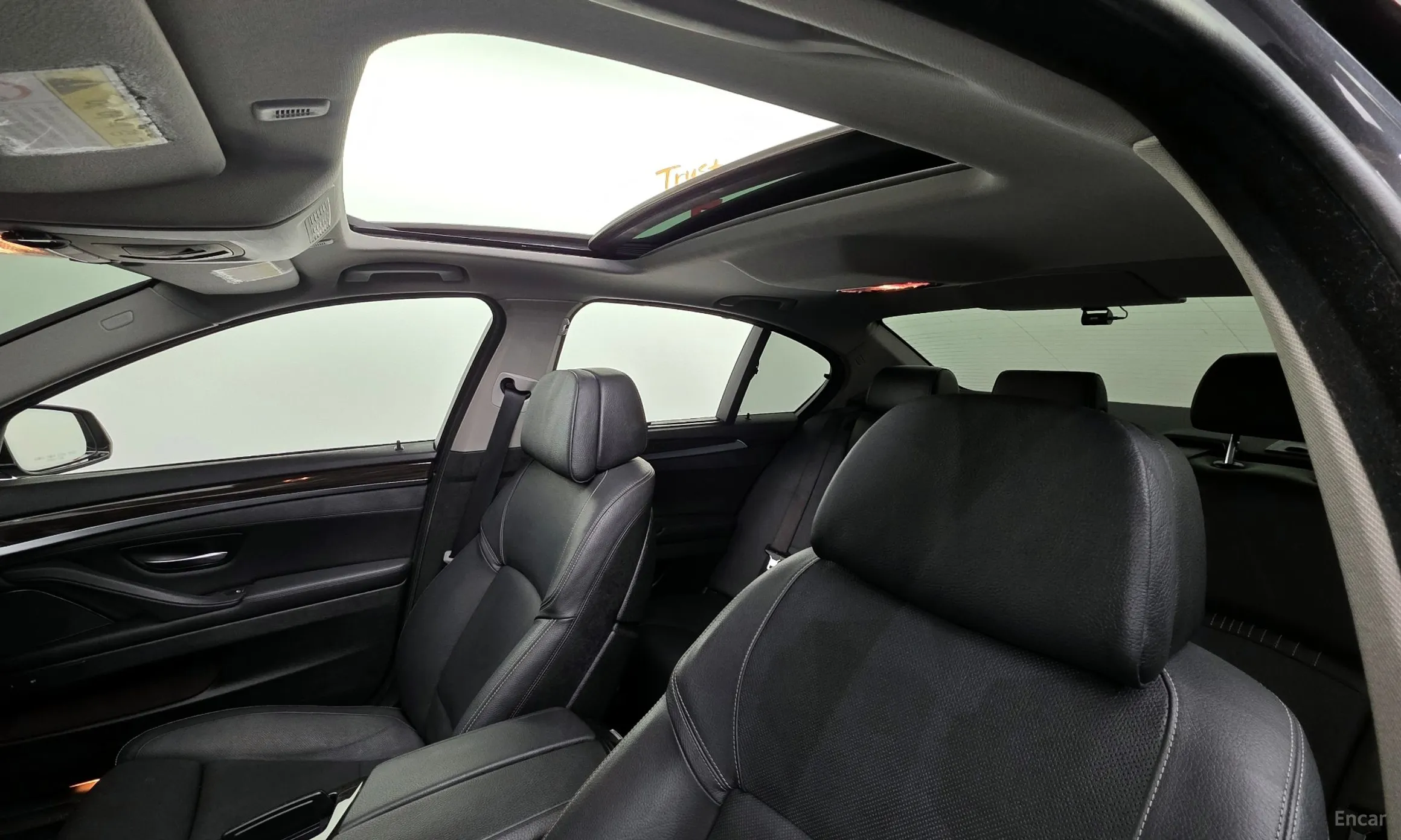 BMW 5 Series (F10) превью 19