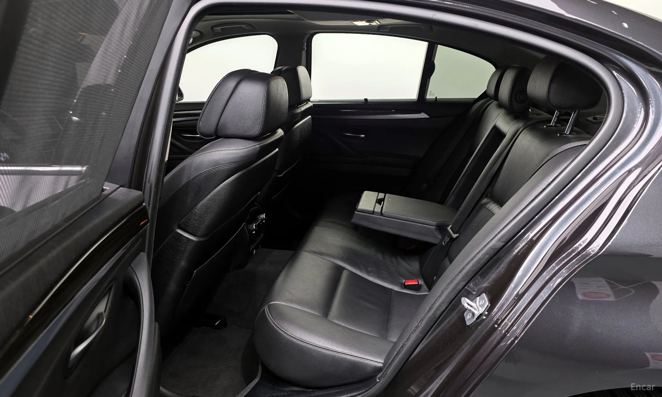 BMW 5 Series (F10) превью 20