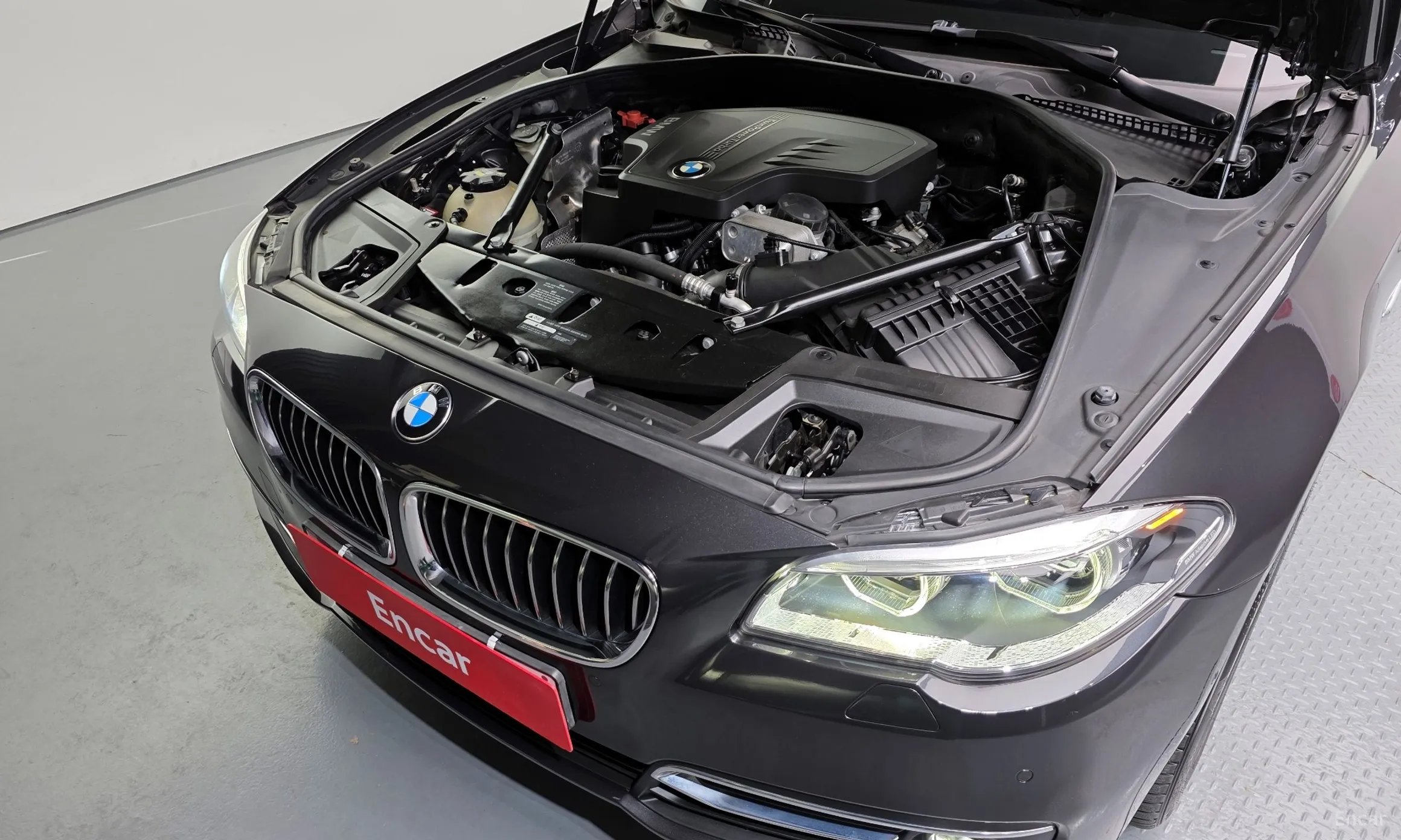BMW 5 Series (F10) превью 6