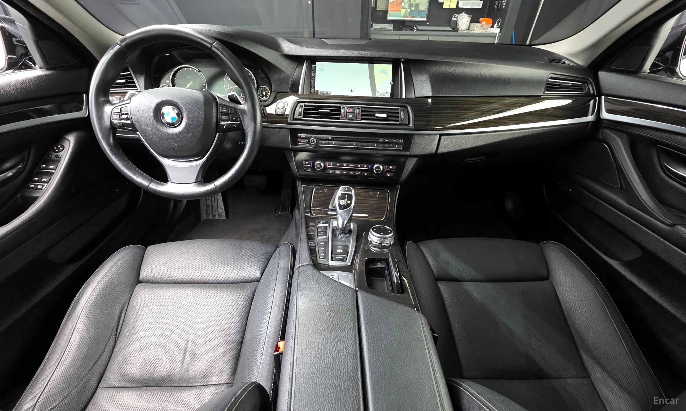 BMW 5 Series (F10) превью 7