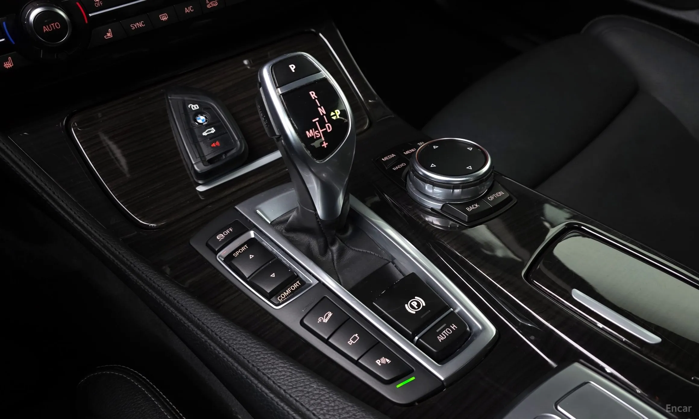 BMW 5 Series (F10) превью 9