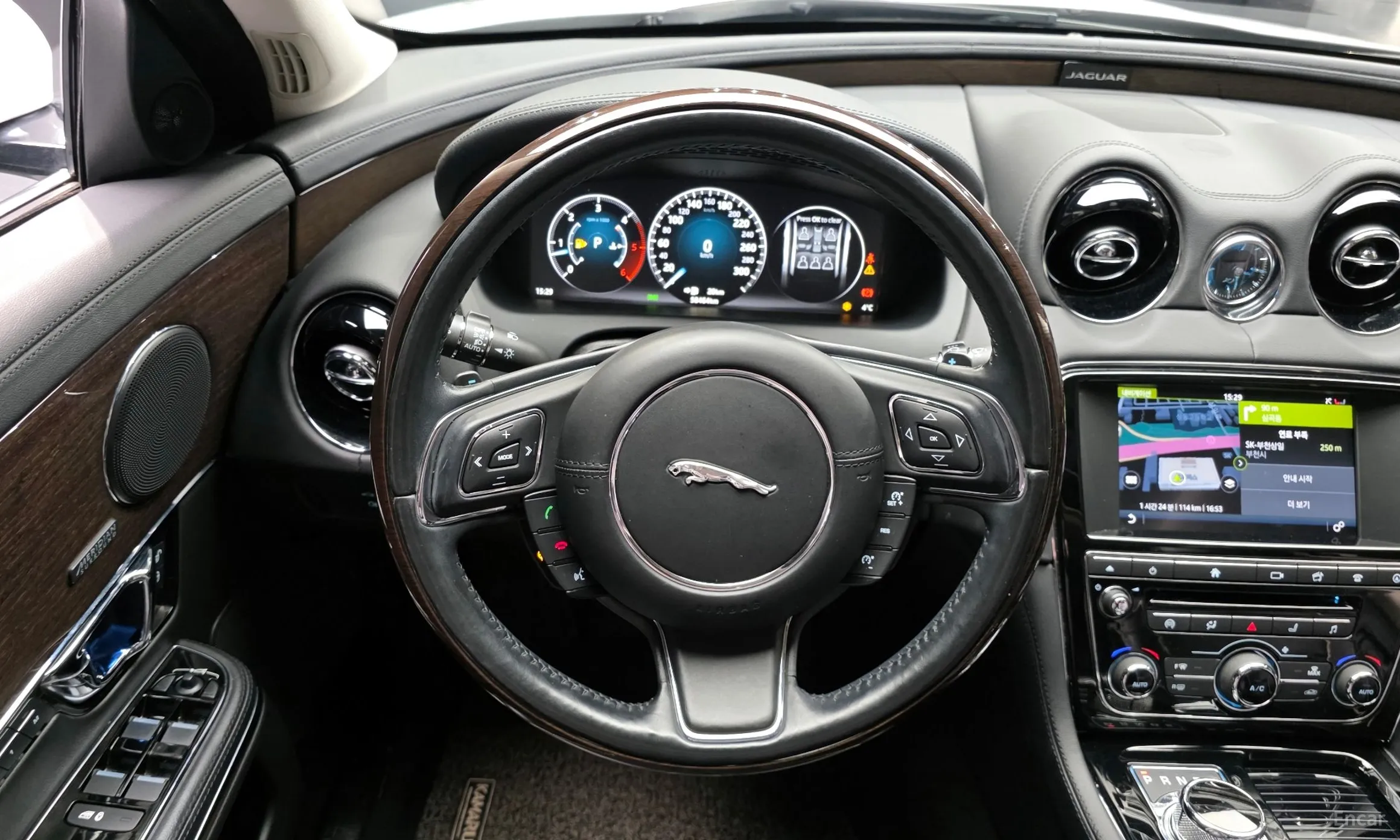 Jaguar All New XJ превью 13