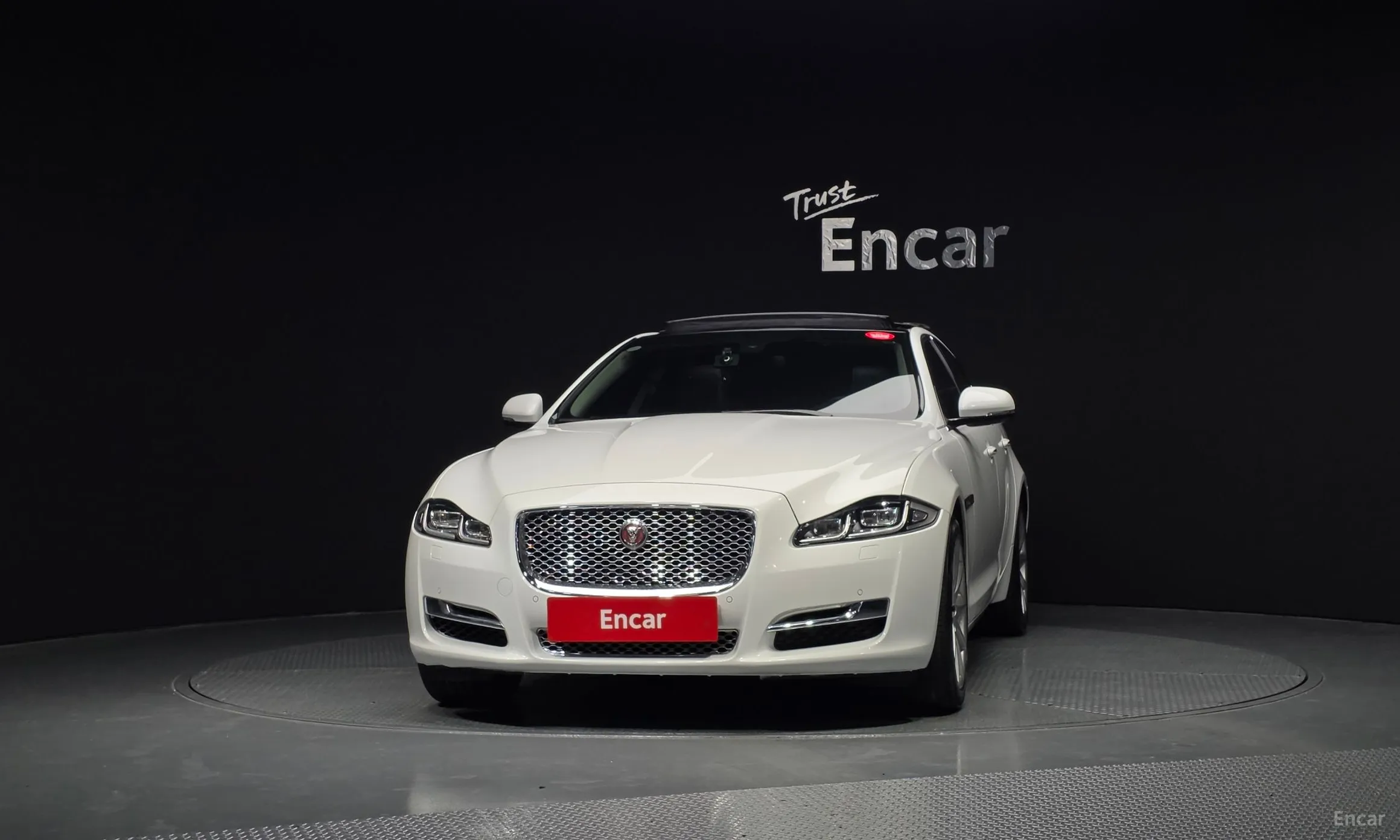 Jaguar All New XJ превью 3