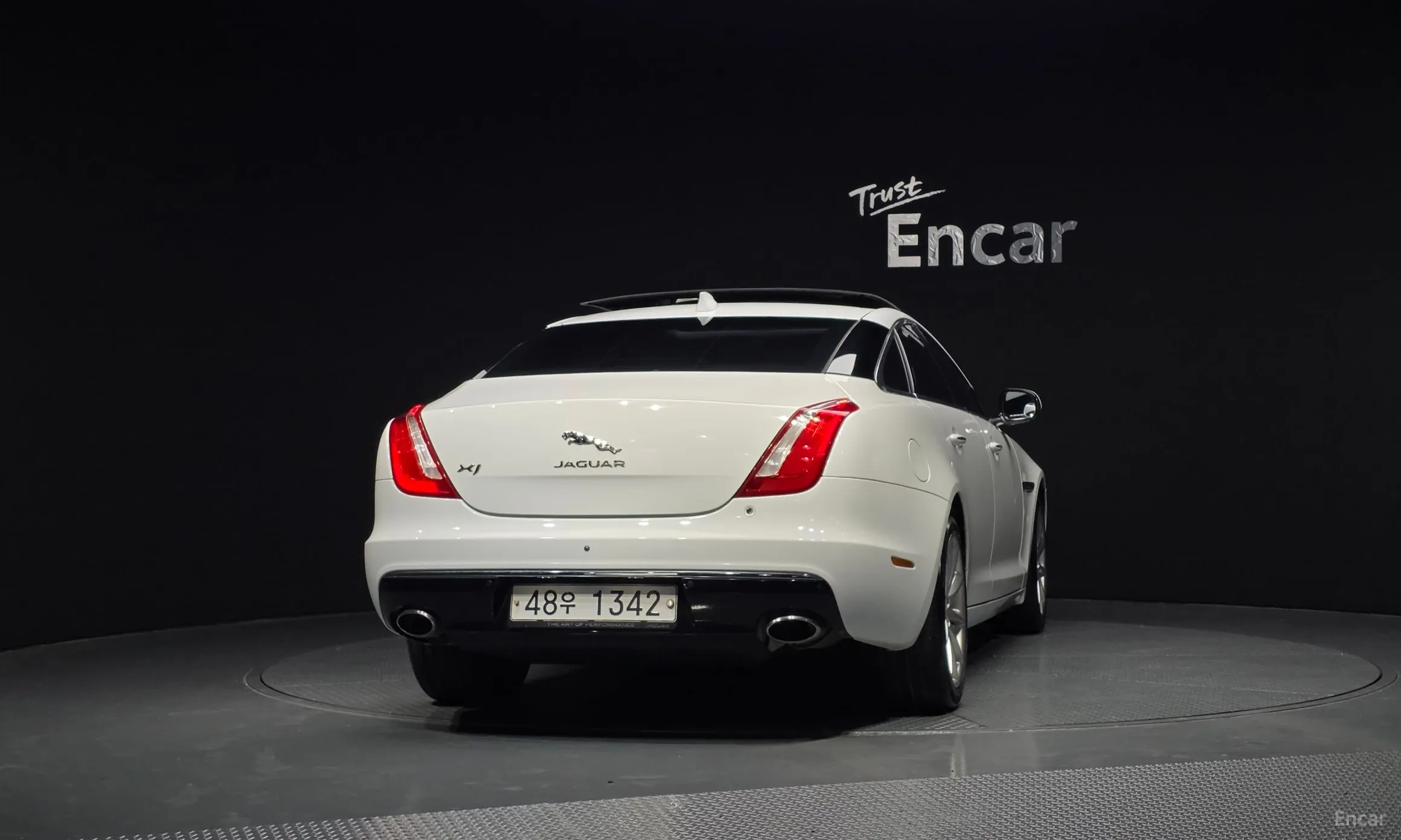 Jaguar All New XJ превью 4