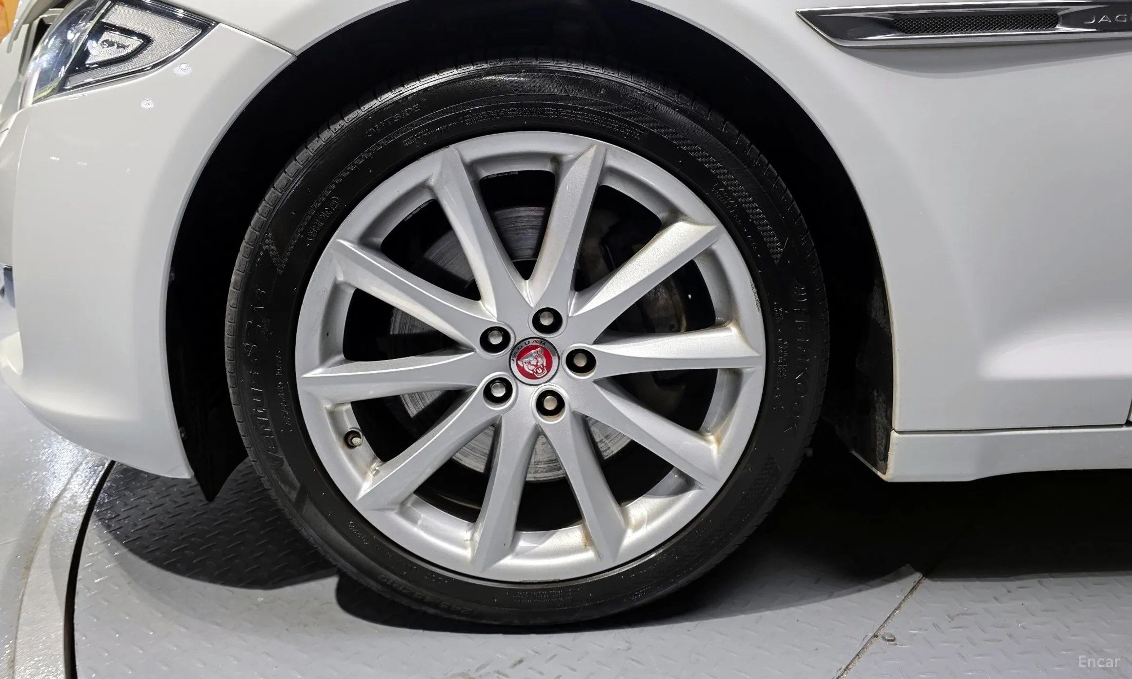 Jaguar All New XJ превью 5