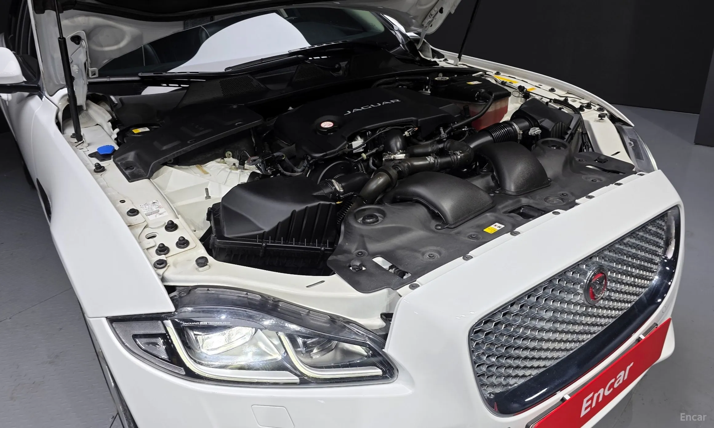 Jaguar All New XJ превью 6