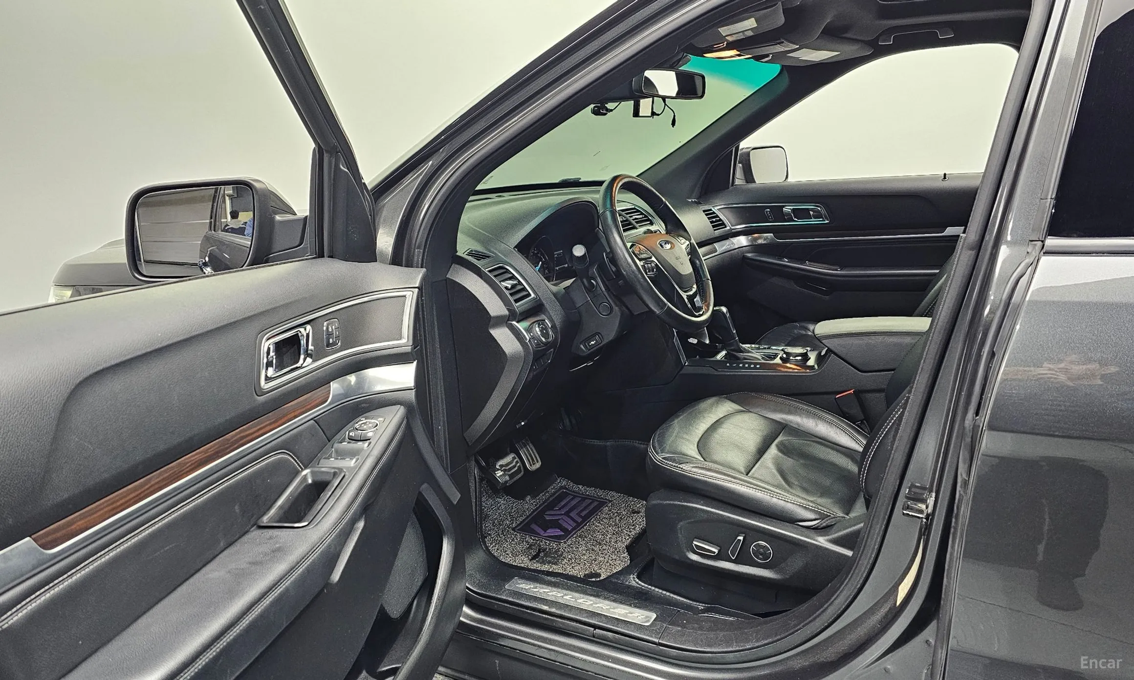 Ford Explorer превью 10