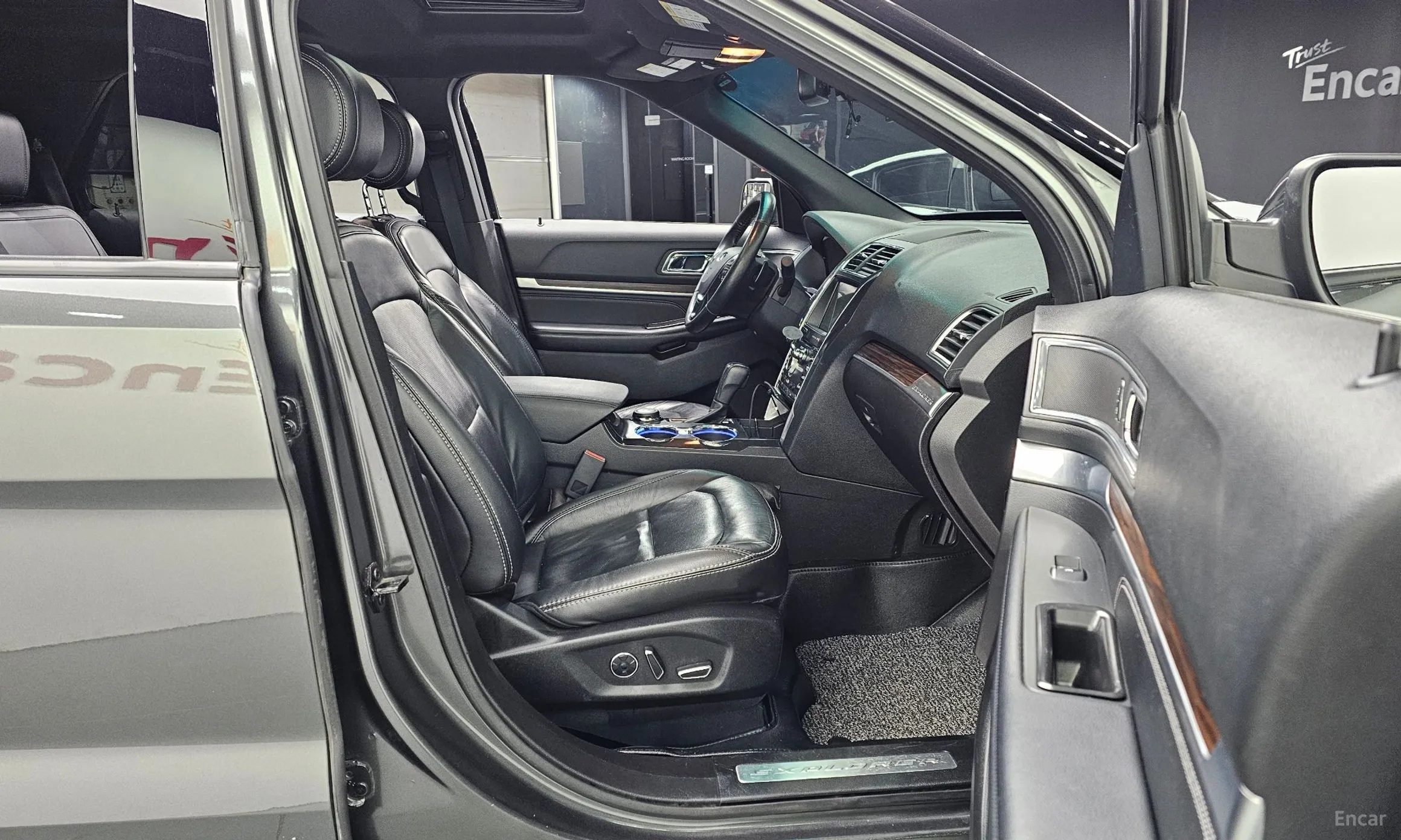 Ford Explorer превью 11