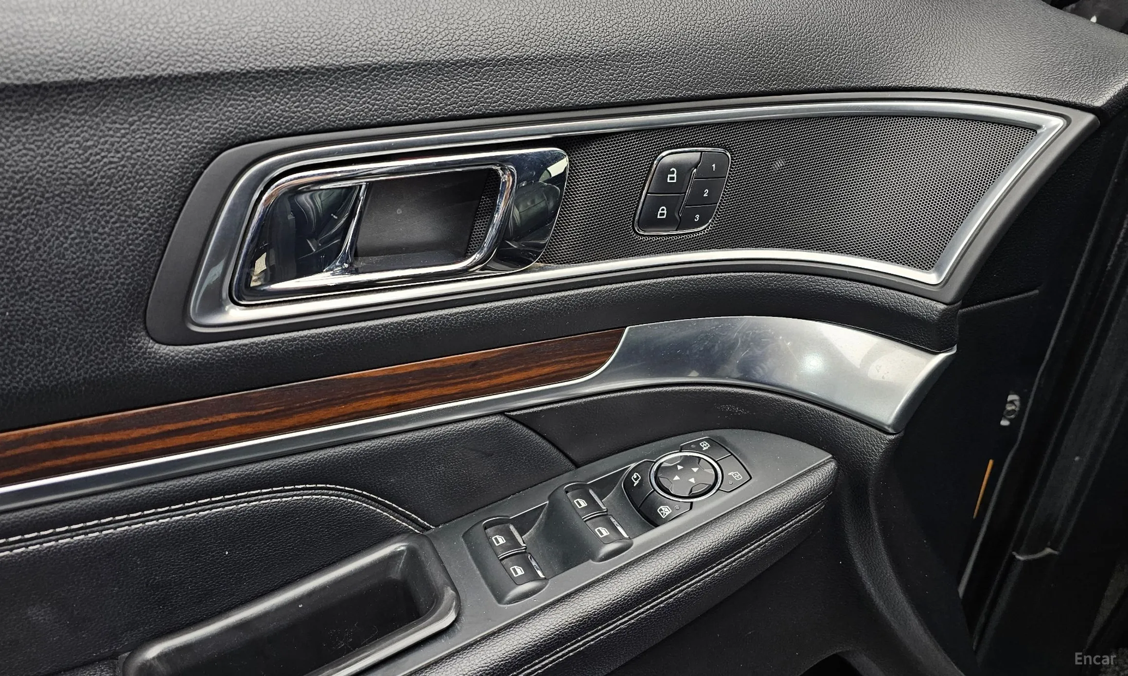 Ford Explorer превью 16