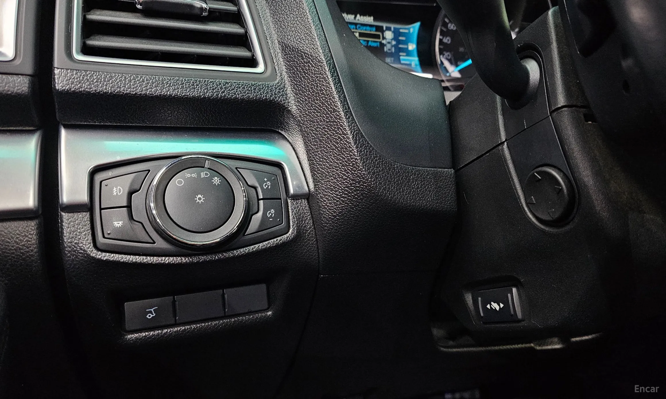 Ford Explorer превью 17