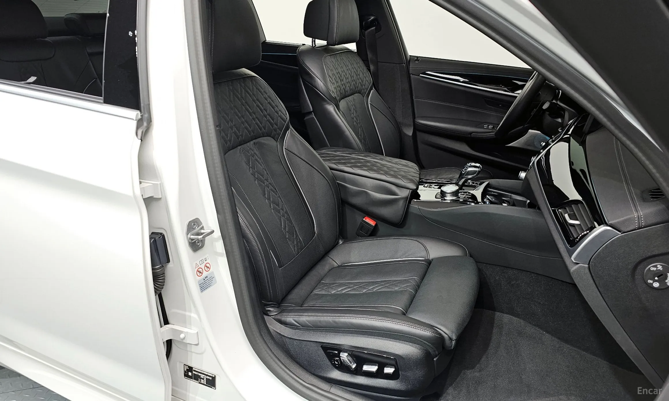 BMW 5 Series (G30) превью 10