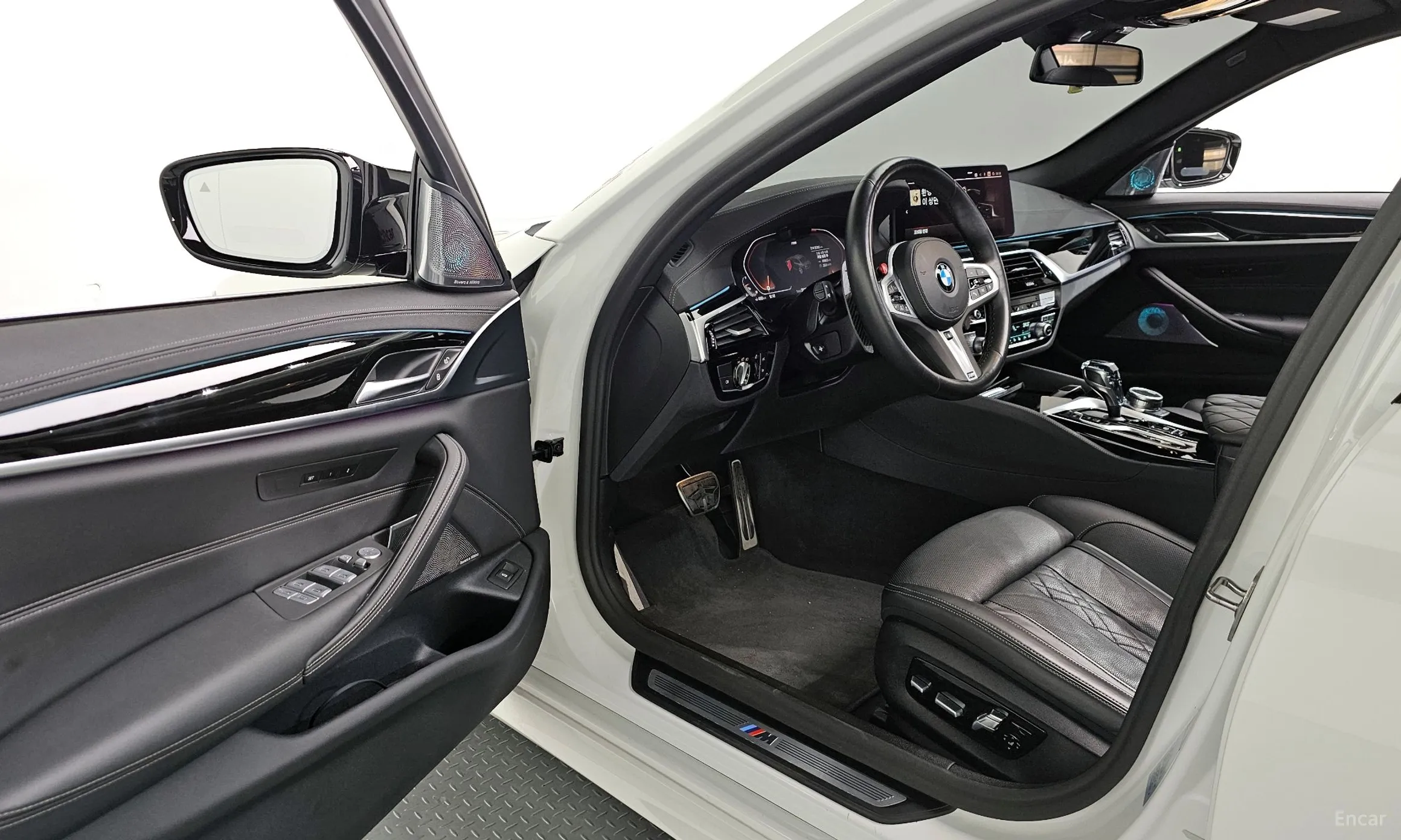 BMW 5 Series (G30) превью 11