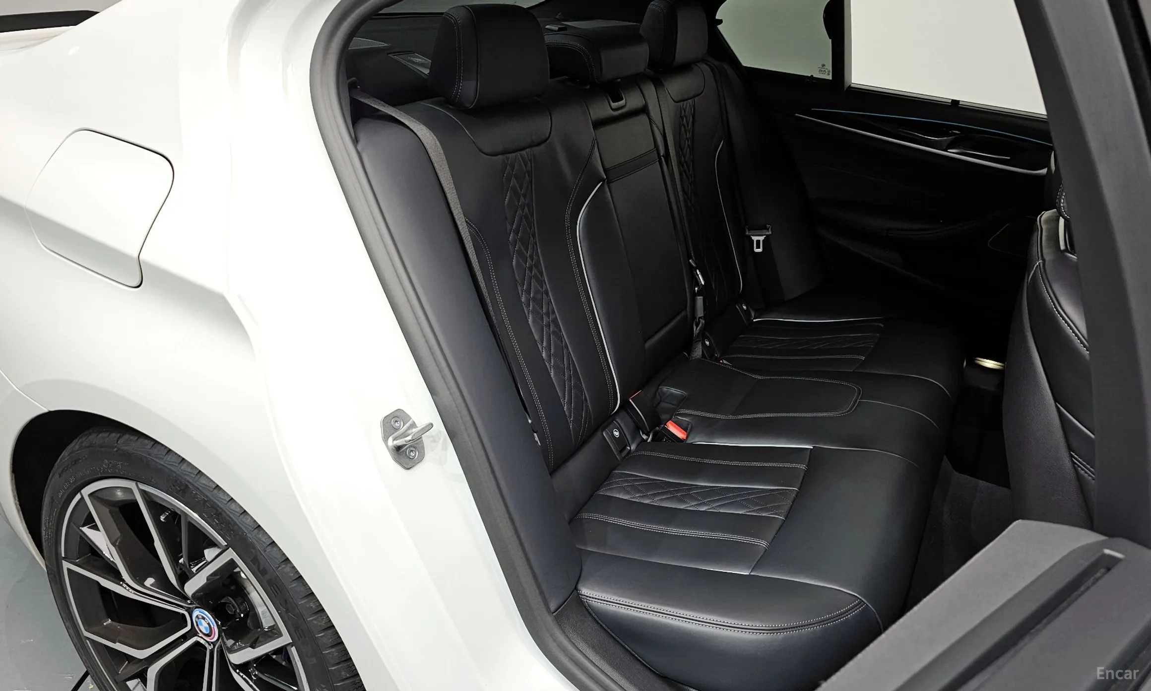 BMW 5 Series (G30) превью 12